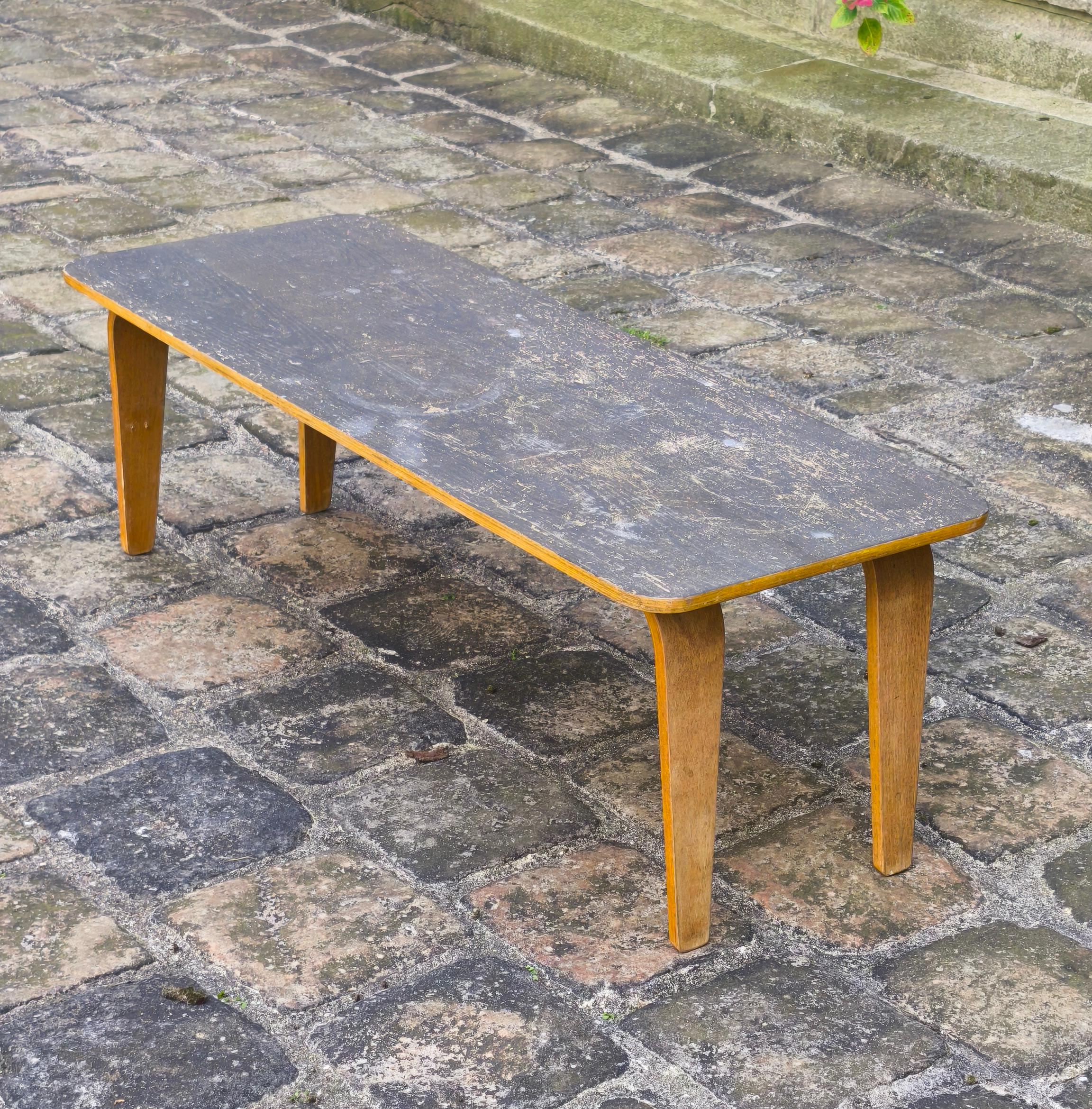 Wood coffee table, 50s, attributed to Eames Evans Herman Miller For Sale 5
