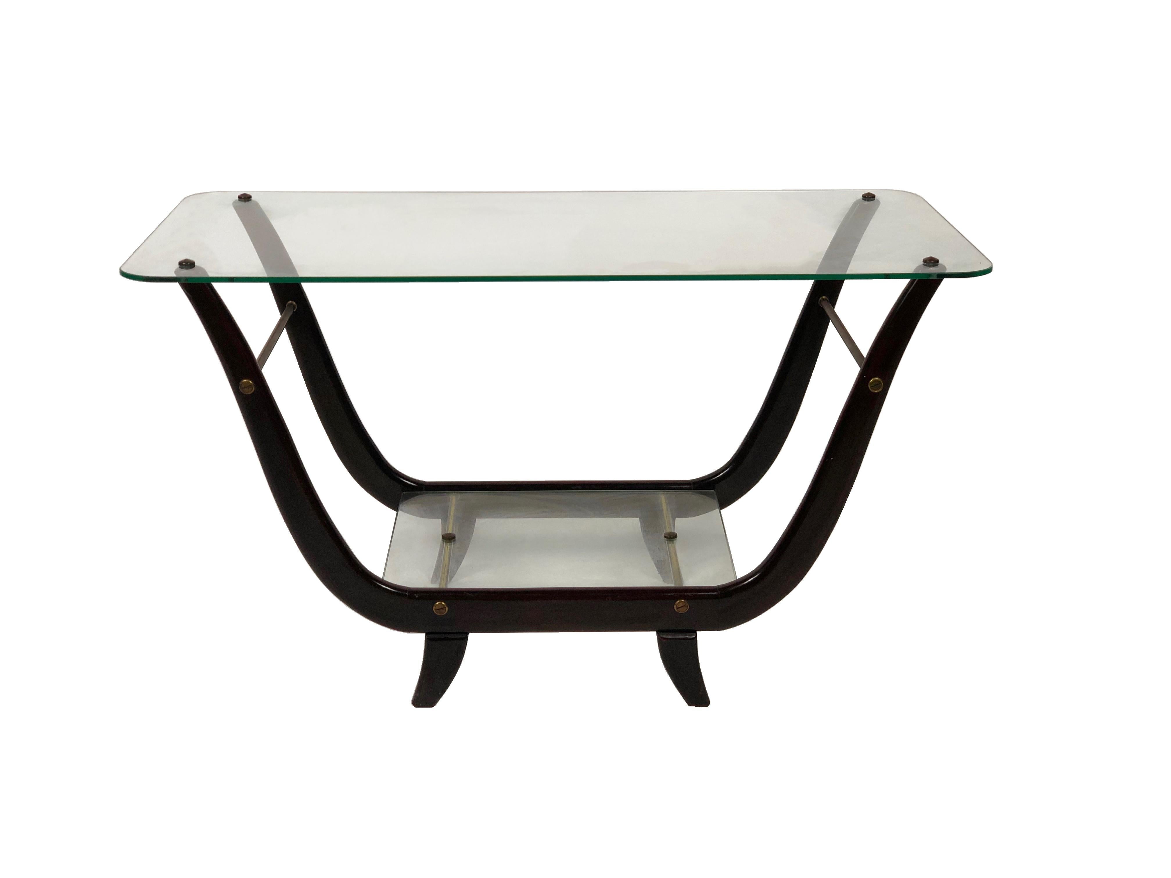 Splendid coffee table featuring a wooden structure and two shelves of different dimensions, which gives the whole table a trapezium shape. In the style of the Italian designer Gio Ponti, circa 1950.