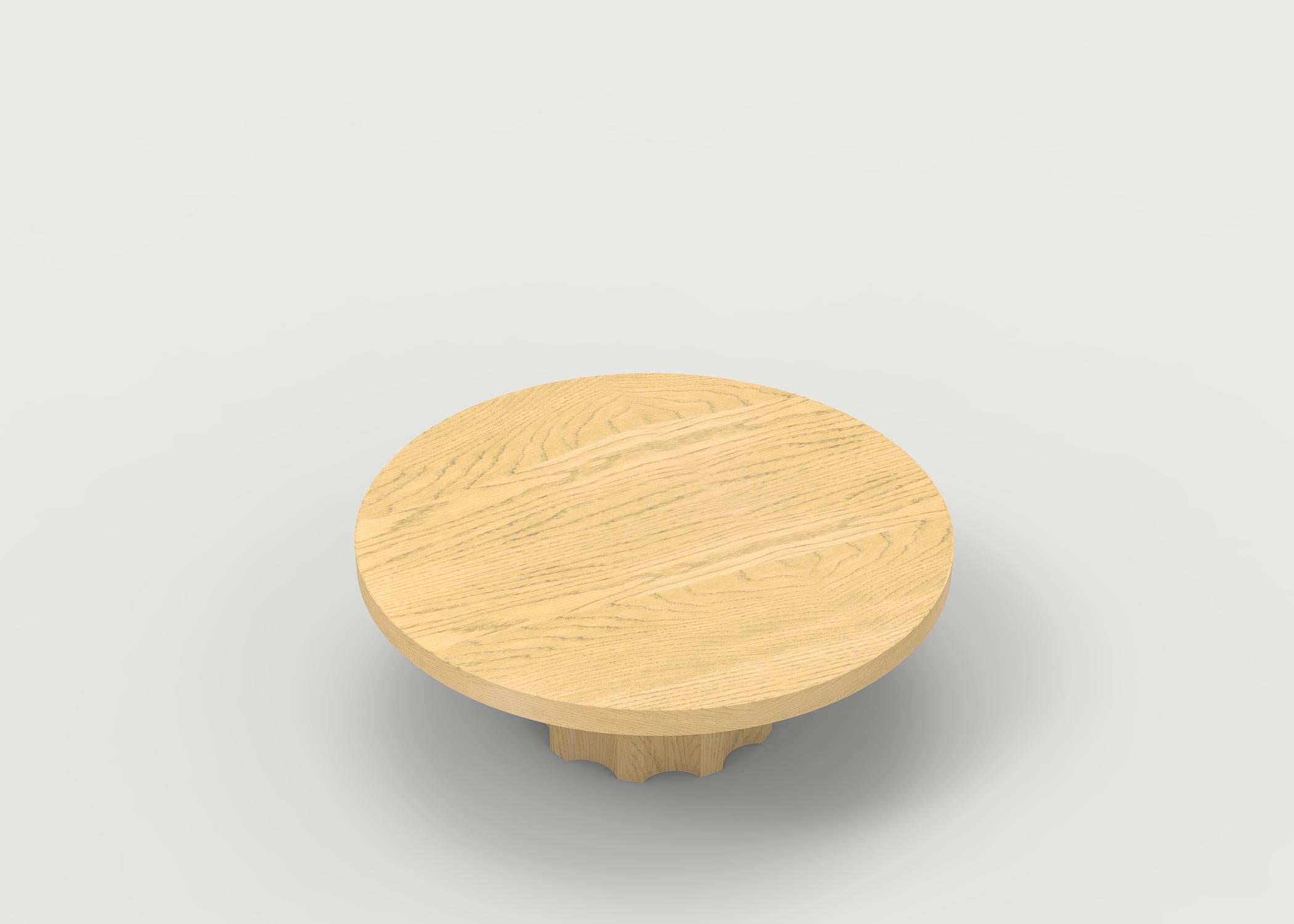 Noyer Table basse en bois avec base en forme de noix et de Bolt sculptée à la main, choix de bois/finition en vente