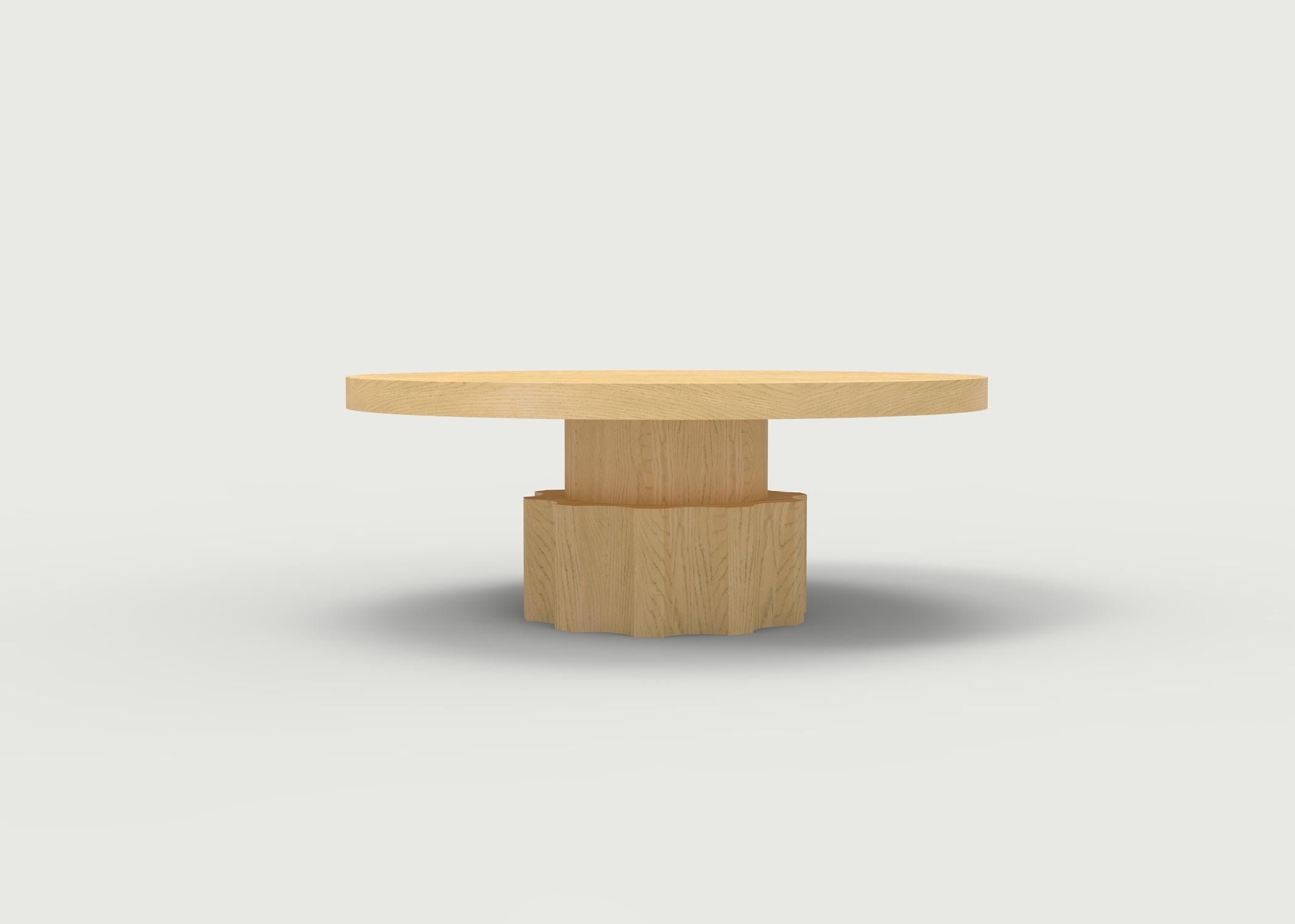Table basse en bois avec base en forme de noix et de Bolt sculptée à la main, choix de bois/finition en vente 1