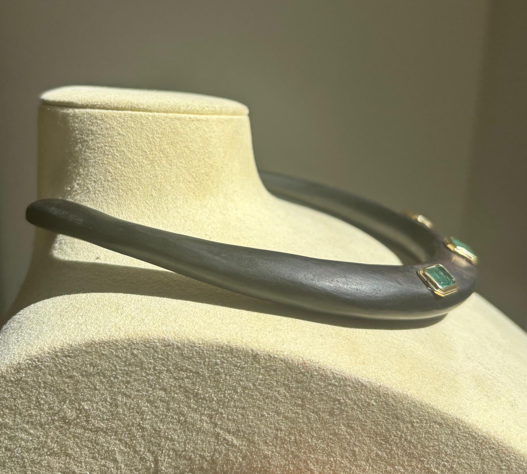 WOOD COLLAR NECKLACE with EMERALDS and 14k GOLD In New Condition In New York, NY