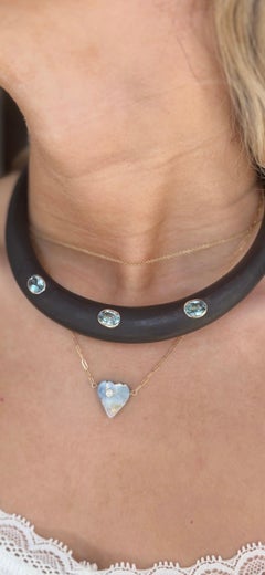 Collar de Madera con Topacio Azul Cielo y Oro de 14k
