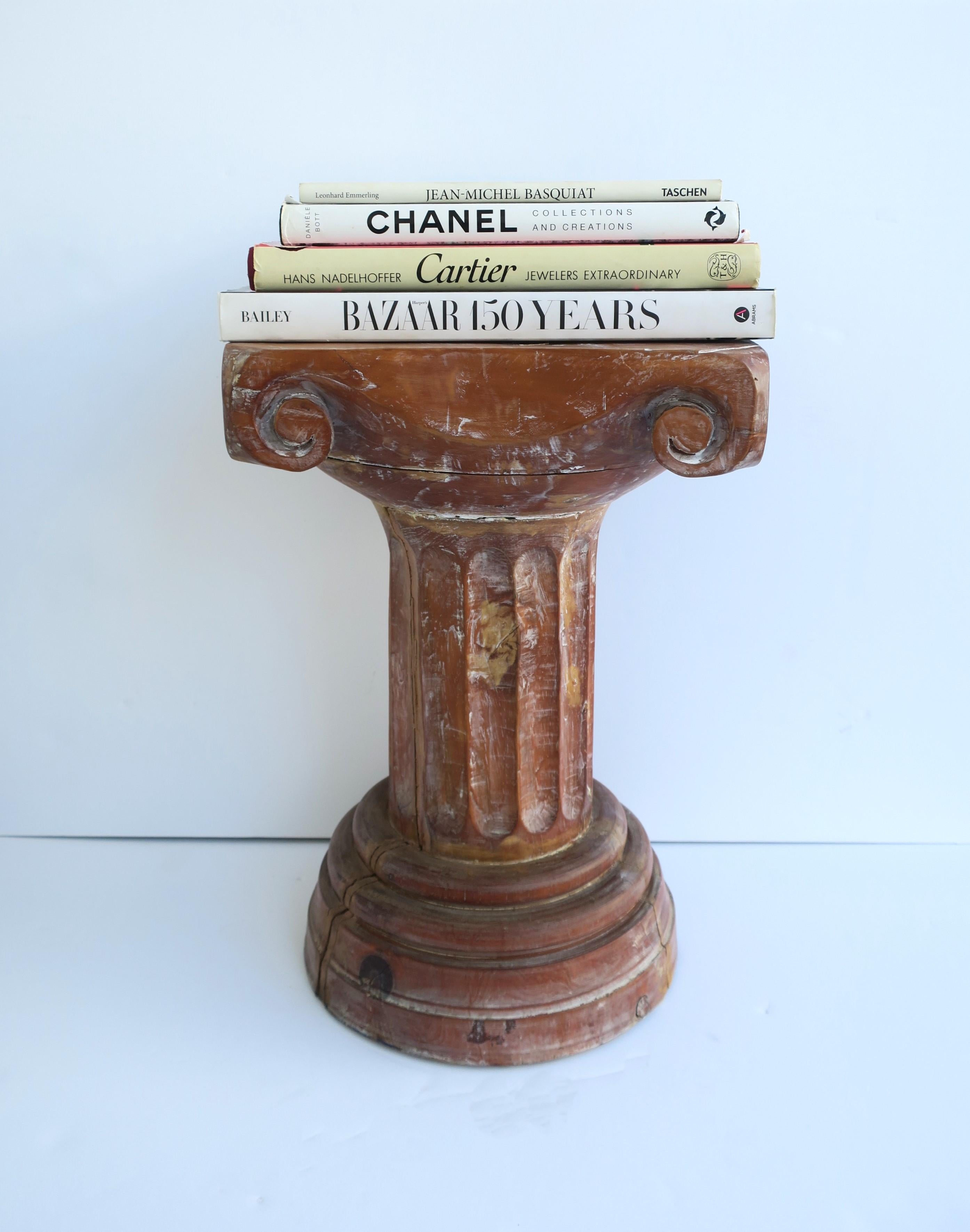 Unknown Wood Column Pedestal Table Neoclassical for Sculpture or Cocktail For Sale