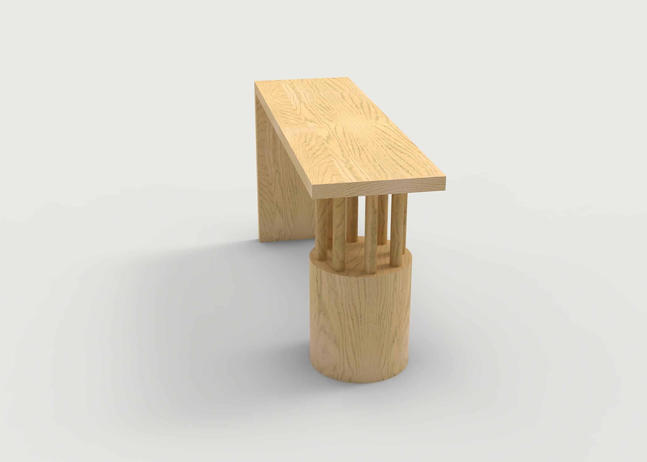 Chêne Table console en bois avec plateau massif et base ronde avec poteaux en vente