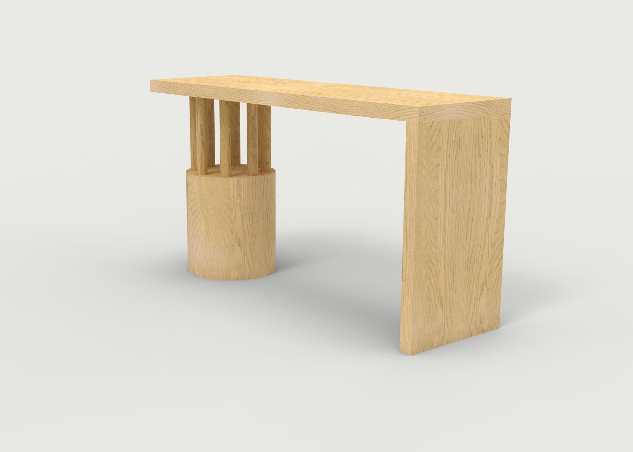 Konsolentisch aus Holz mit massiver Platte und rundem Sockel mit Pfosten im Angebot 1