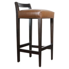 Moderner Hocker mit niedriger Rückenlehne aus Holz und Leder von Costantini, Umberto, auf Lager