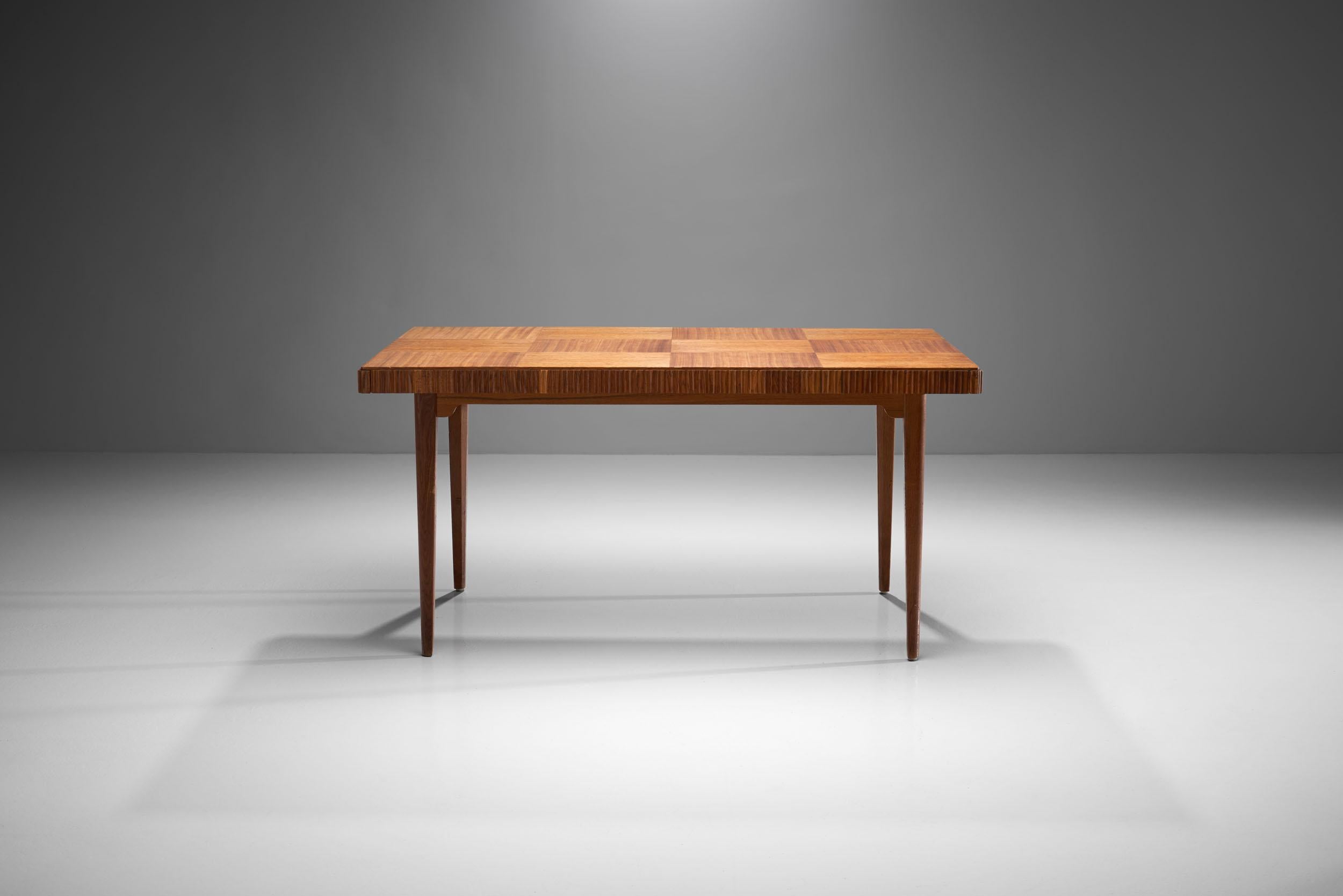 Wood Dining Table by Carl Axel Acking for Bodafors, ca 1940s-1950s In Good Condition For Sale In Utrecht, NL