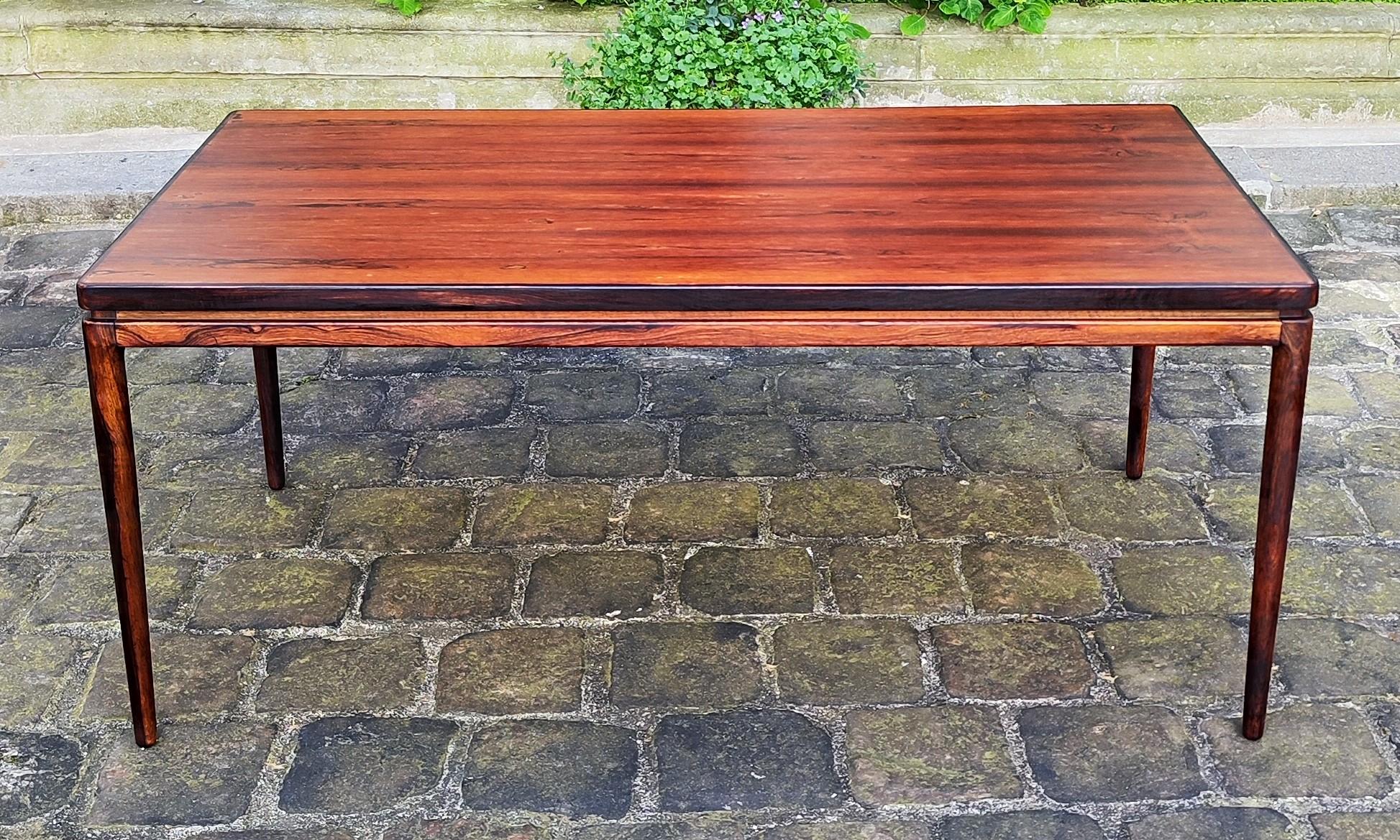 Dining table (which could serve as a desk), probably in Rio rosewood, by Johannes Andersen, publisher CHR Linneberg, 1960s.

Large rectangular dining table from the 60s. This one does not have its extensions.
.
Made in Denmark.
.
The table is in