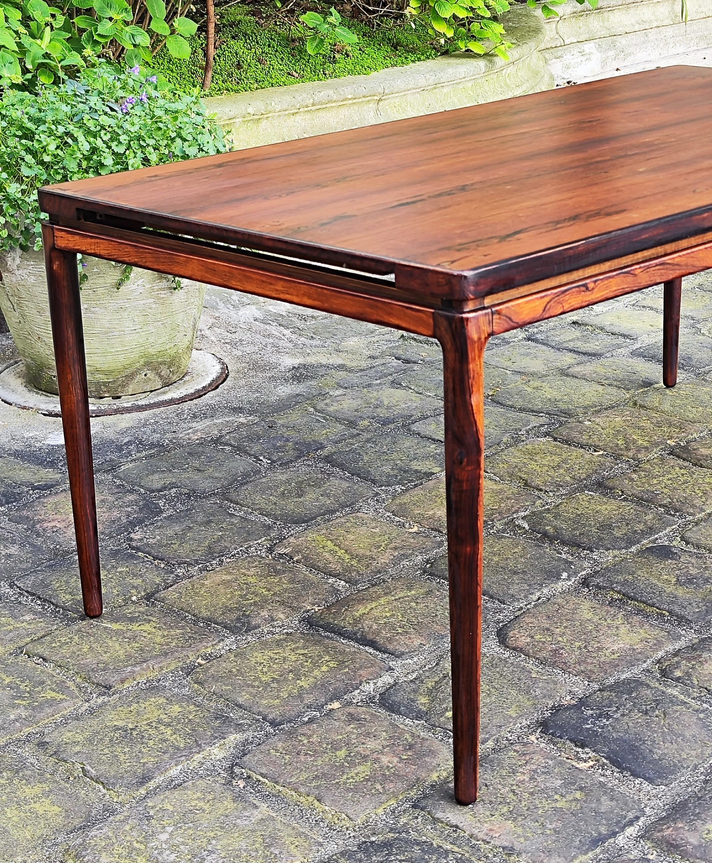 Wood dining table from the 60s - Johannes Andersen - Danish design For Sale 1