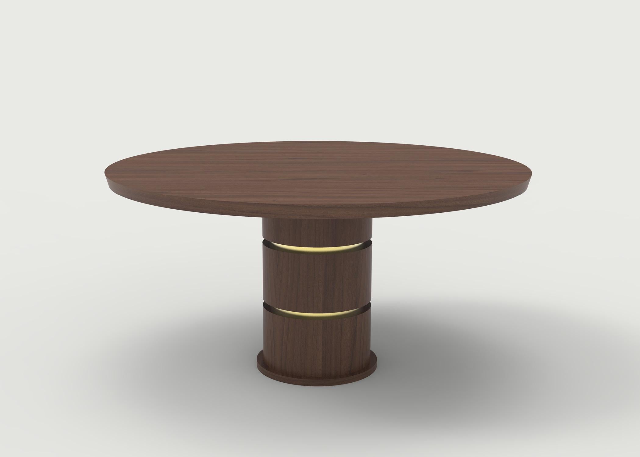 Esstisch aus Holz mit massiver Platte und zylindrischer Basis mit speziell geschliffenen Details (Amerikanische Klassik) im Angebot