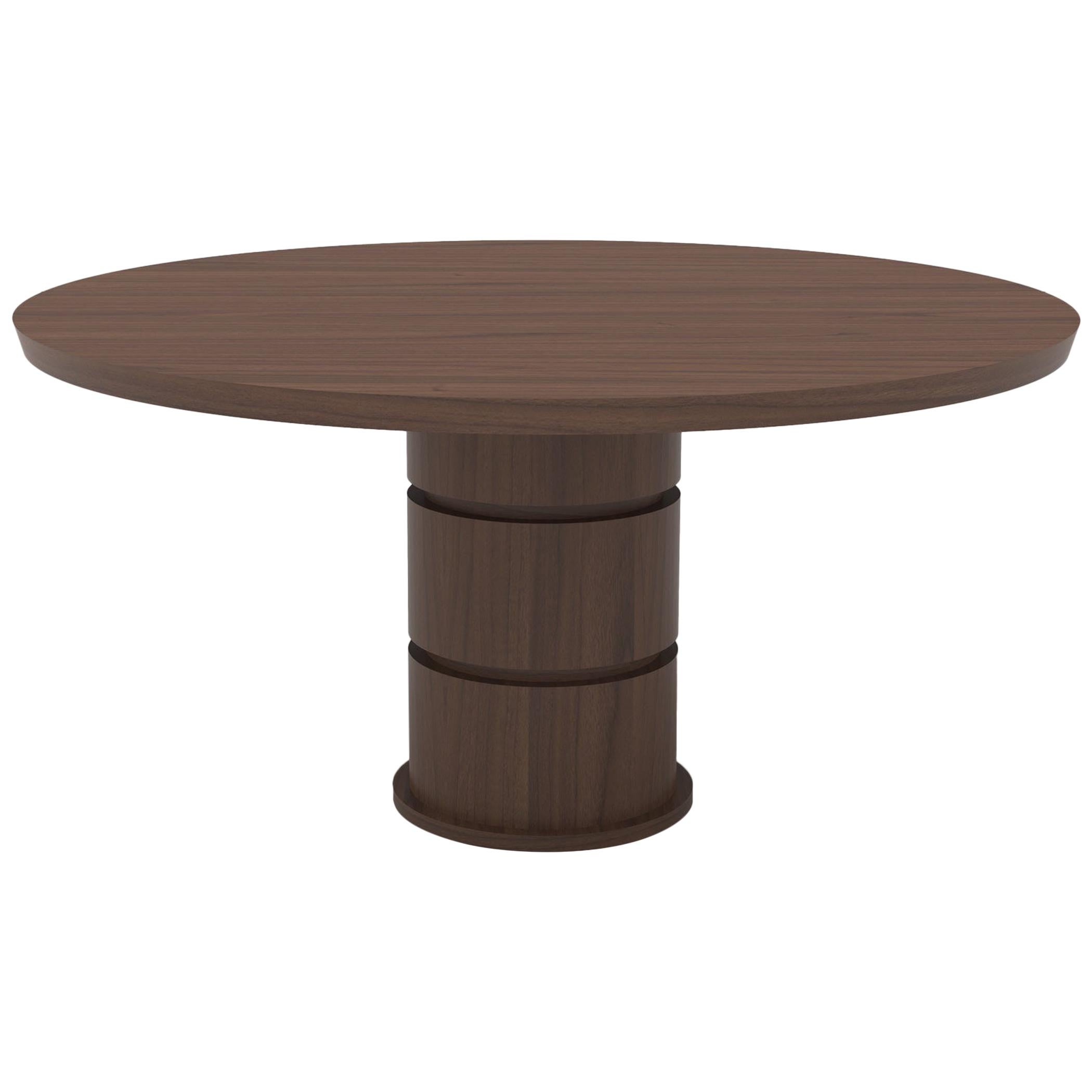 Table de salle à manger en bois avec plateau massif et base cylindrique avec détails découpés spéciaux