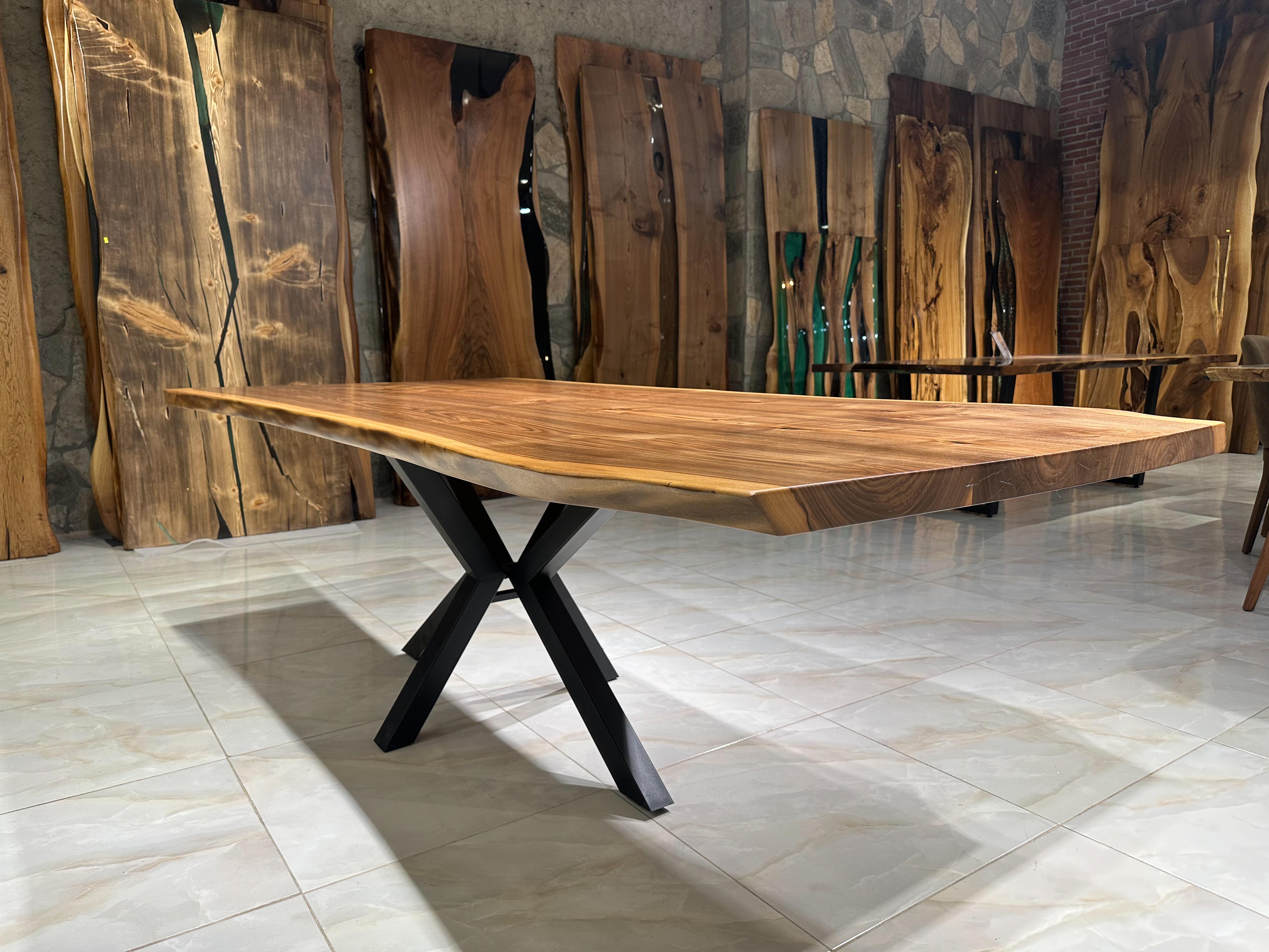 XXIe siècle et contemporain Table de salle à manger en noyer - Table en noyer noir à bord vif - Mobilier en vente