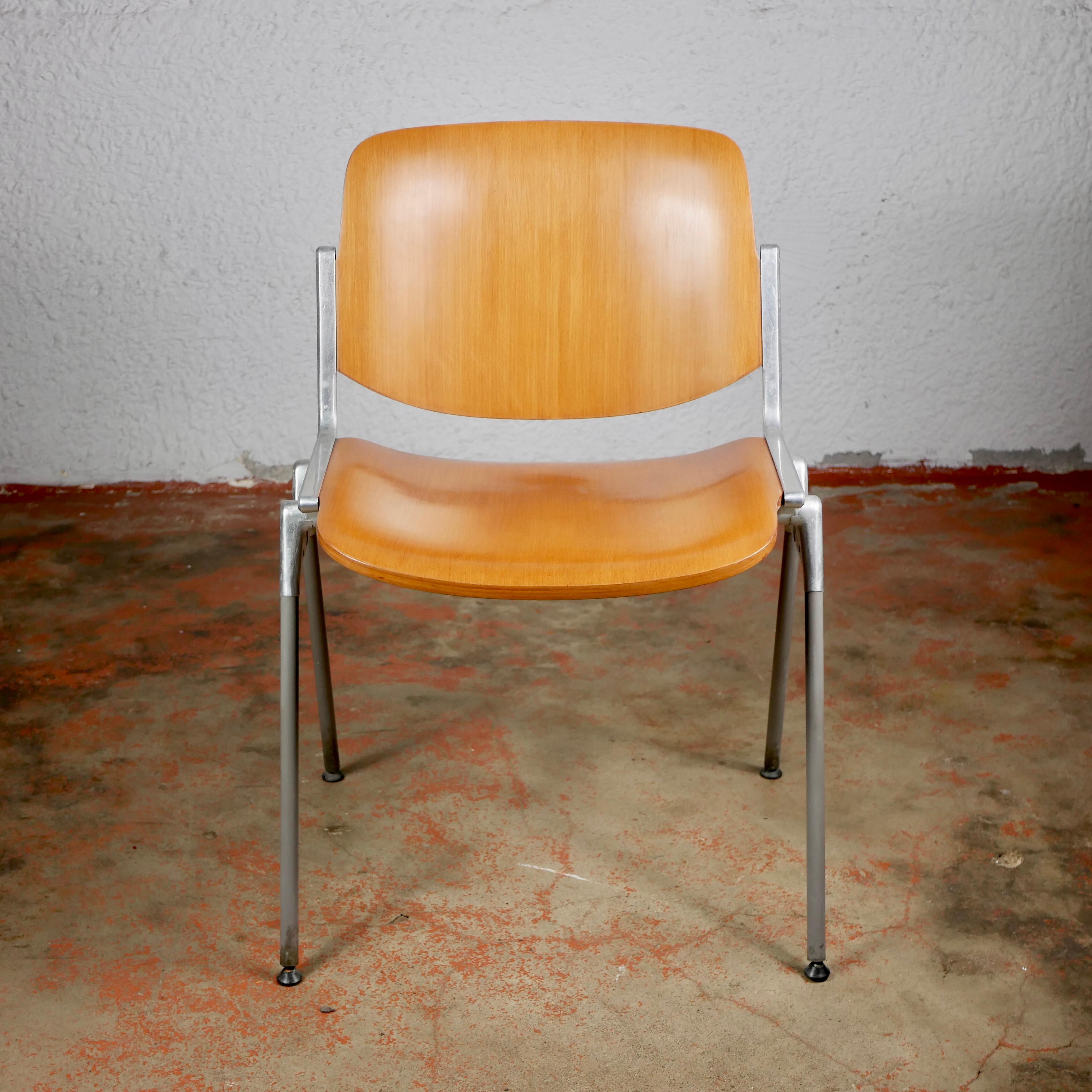 Beautiful, elegant, and in wood: winner combo.
Famous DSC 106 chair by Giancarlo Piretti for Castelli, created in the 1970. These ones have been made in 1987 et belonged to the Politecnico University of Torino. 
Light scratches.
2 available.