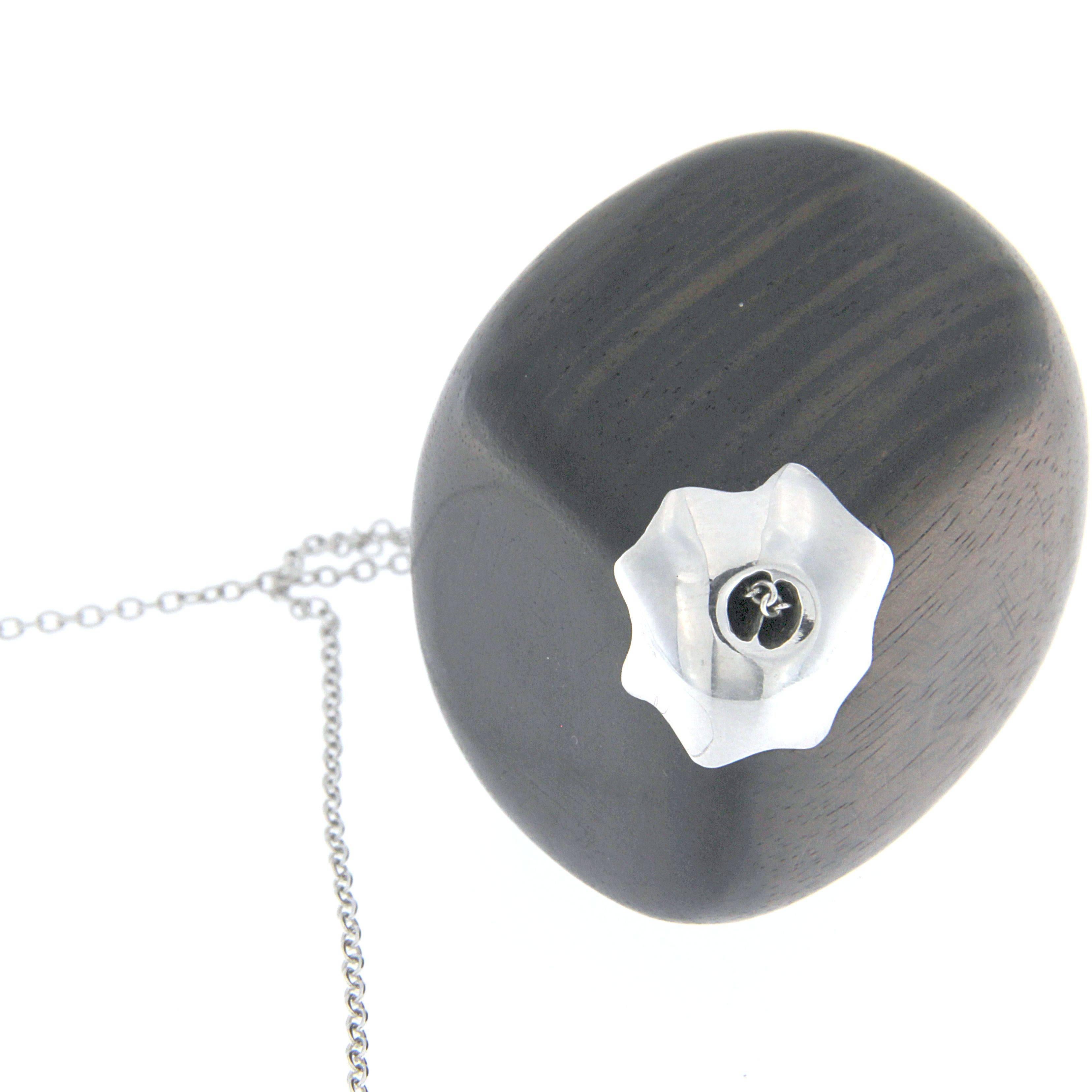 Collana in legno di ebano in oro bianco 18 carati in vendita 1