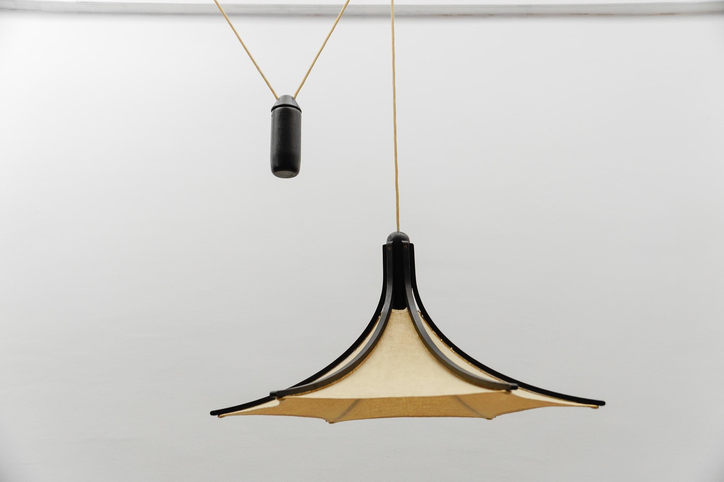 Wood & Fabric Shade Adjustable Counterweight Pendant Lamp by Domus, 1970s, Italy In Good Condition In Nürnberg, Bayern