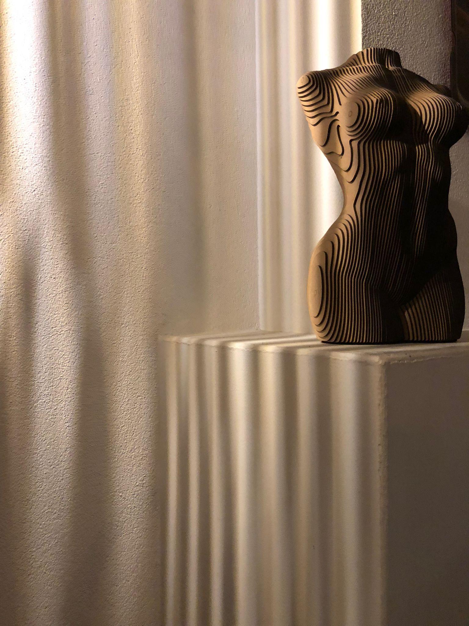 Wood Female Torso Sculpture MDF In New Condition In DE MEERN, UT