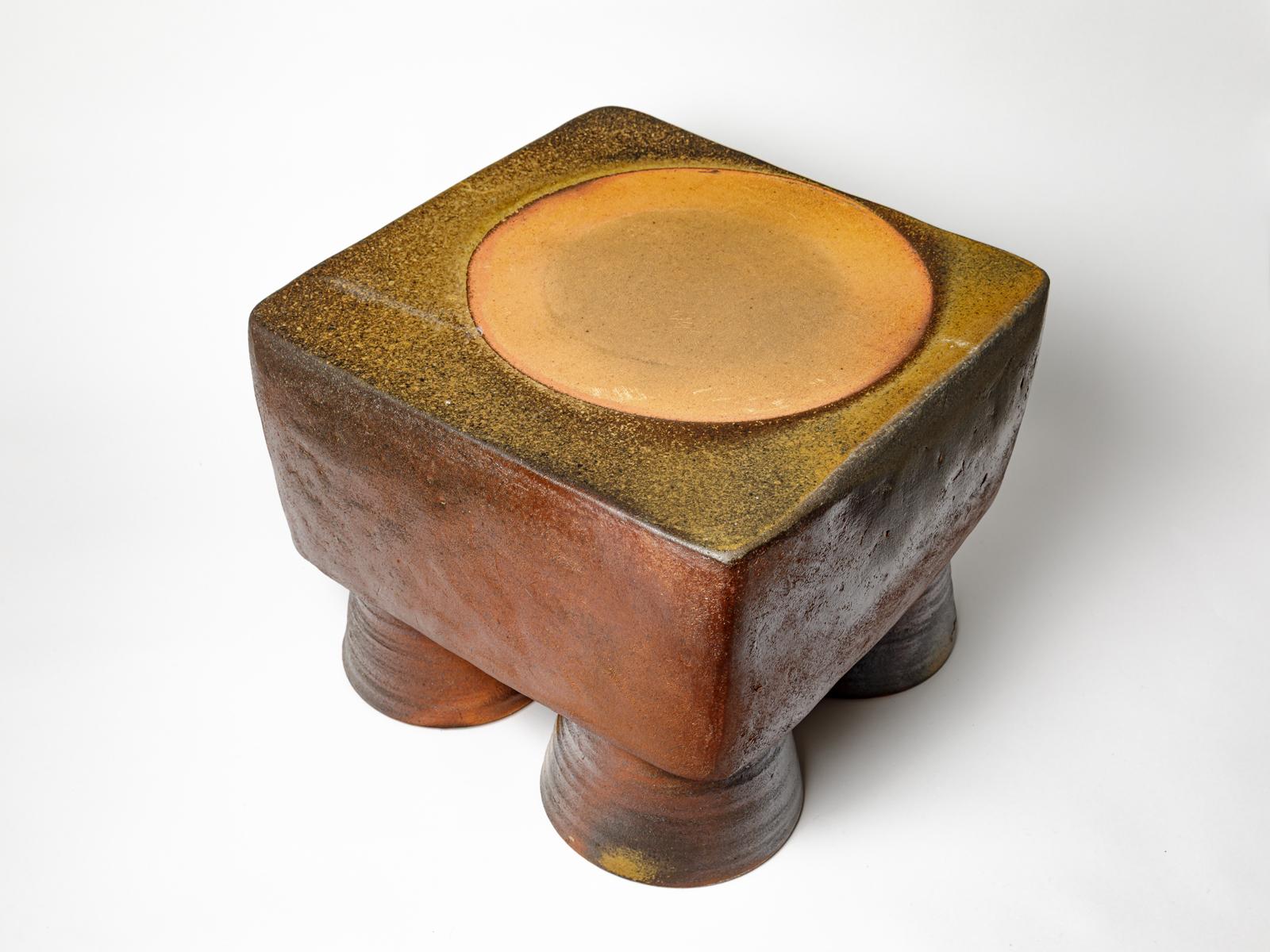 Tavolino o sgabello in ceramica Wood  di Mia Jensen, 2025. in vendita 1
