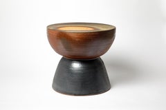 Taburete o mesa de centro de cerámica cocida de Mia Jensen, 2025.