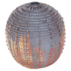 Holzgefäß aus Keramik mit Holzbeschlägen von Ellen Pong