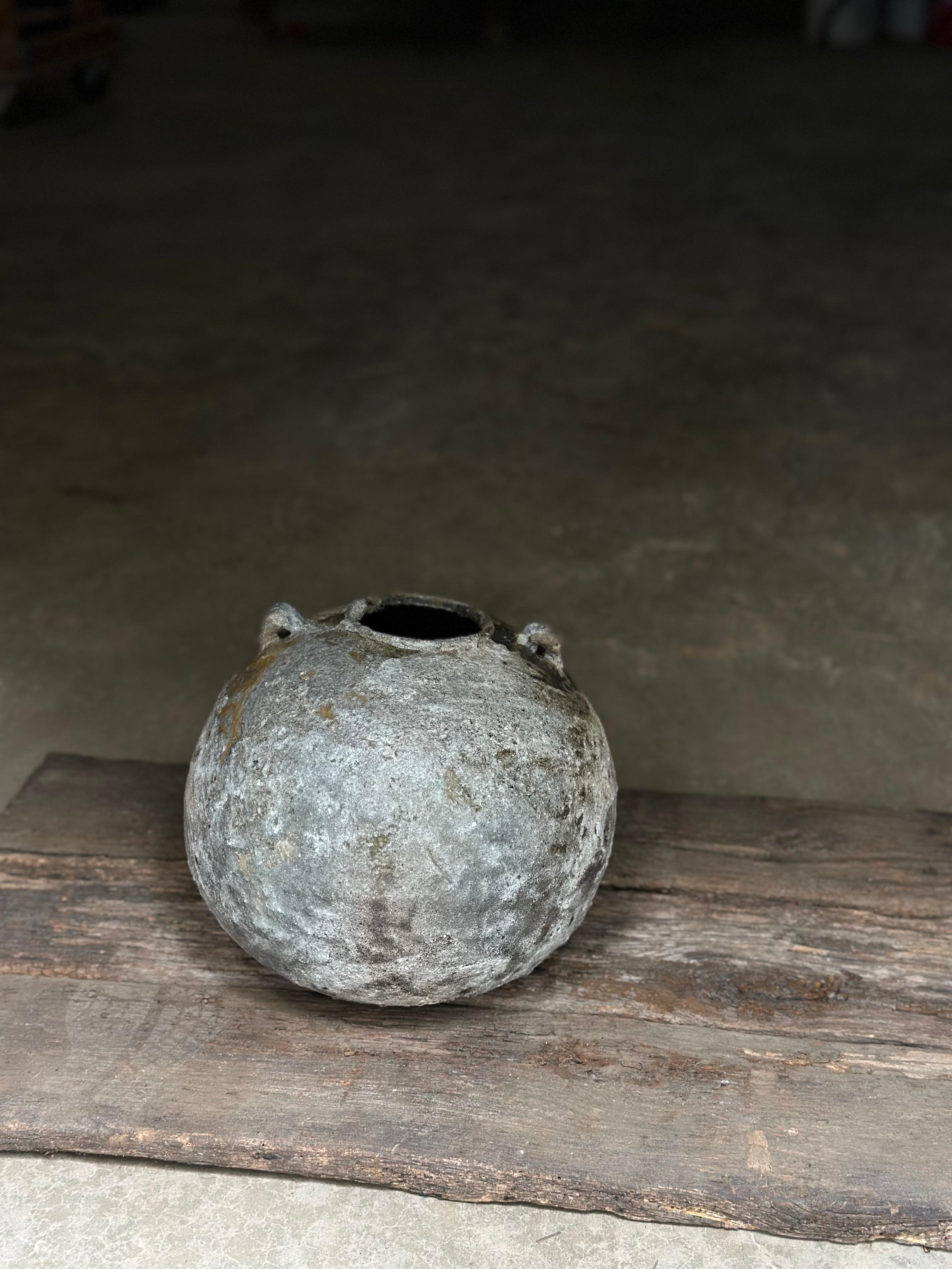 Vaso rustico Wabi-Sabi grande con manici, cotto a legna e lavorato a rotelle in vendita 3