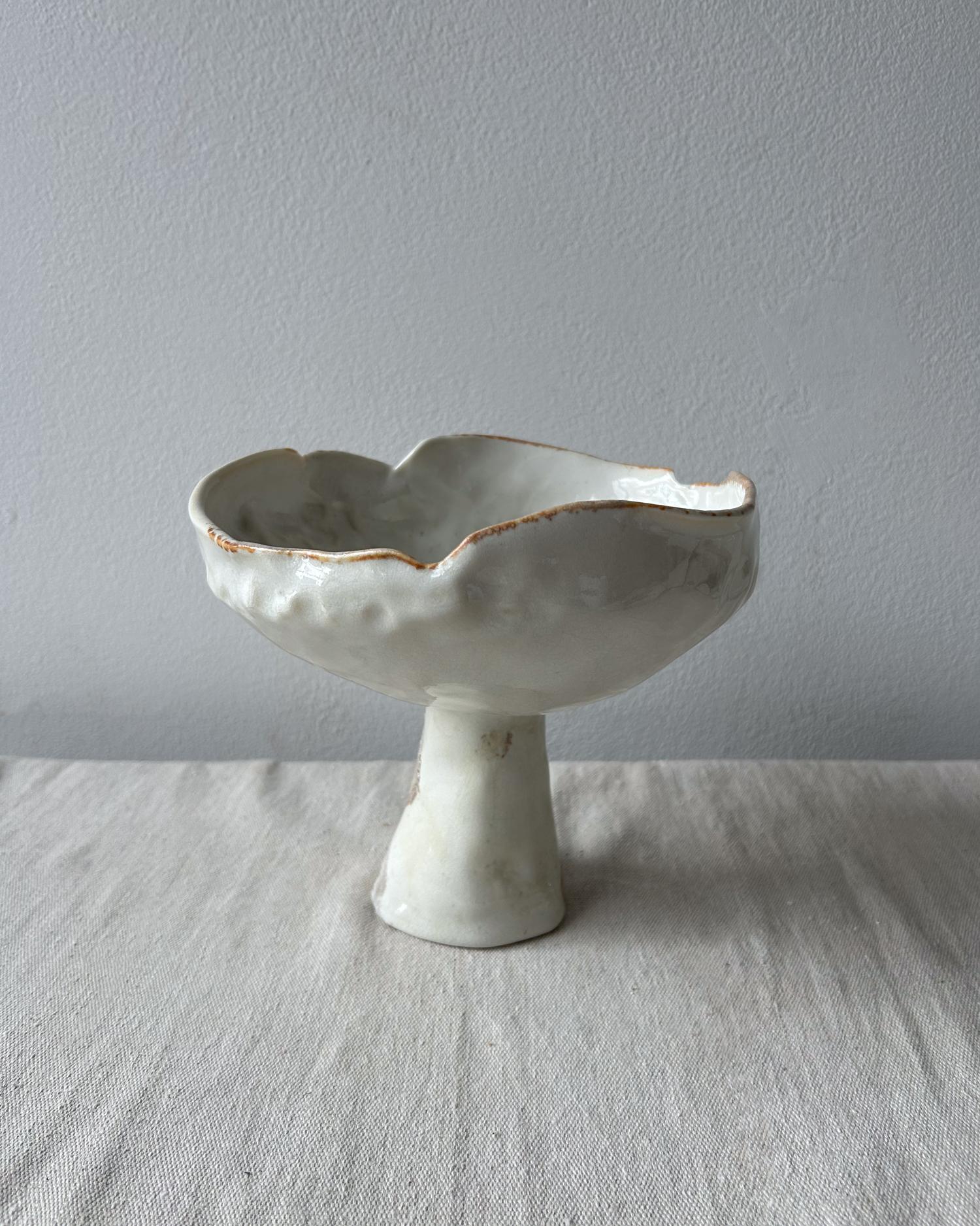 Cotto in fornace Vaso con piedistallo in Wood in vendita