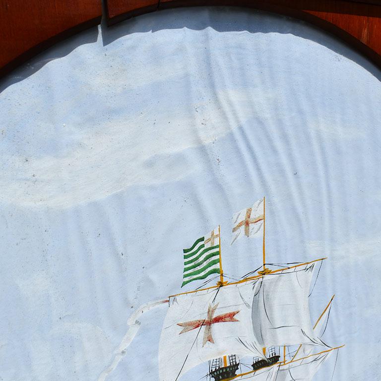 Anglais Écran de cheminée en bois avec scène de bateau peinte sur toile en vente