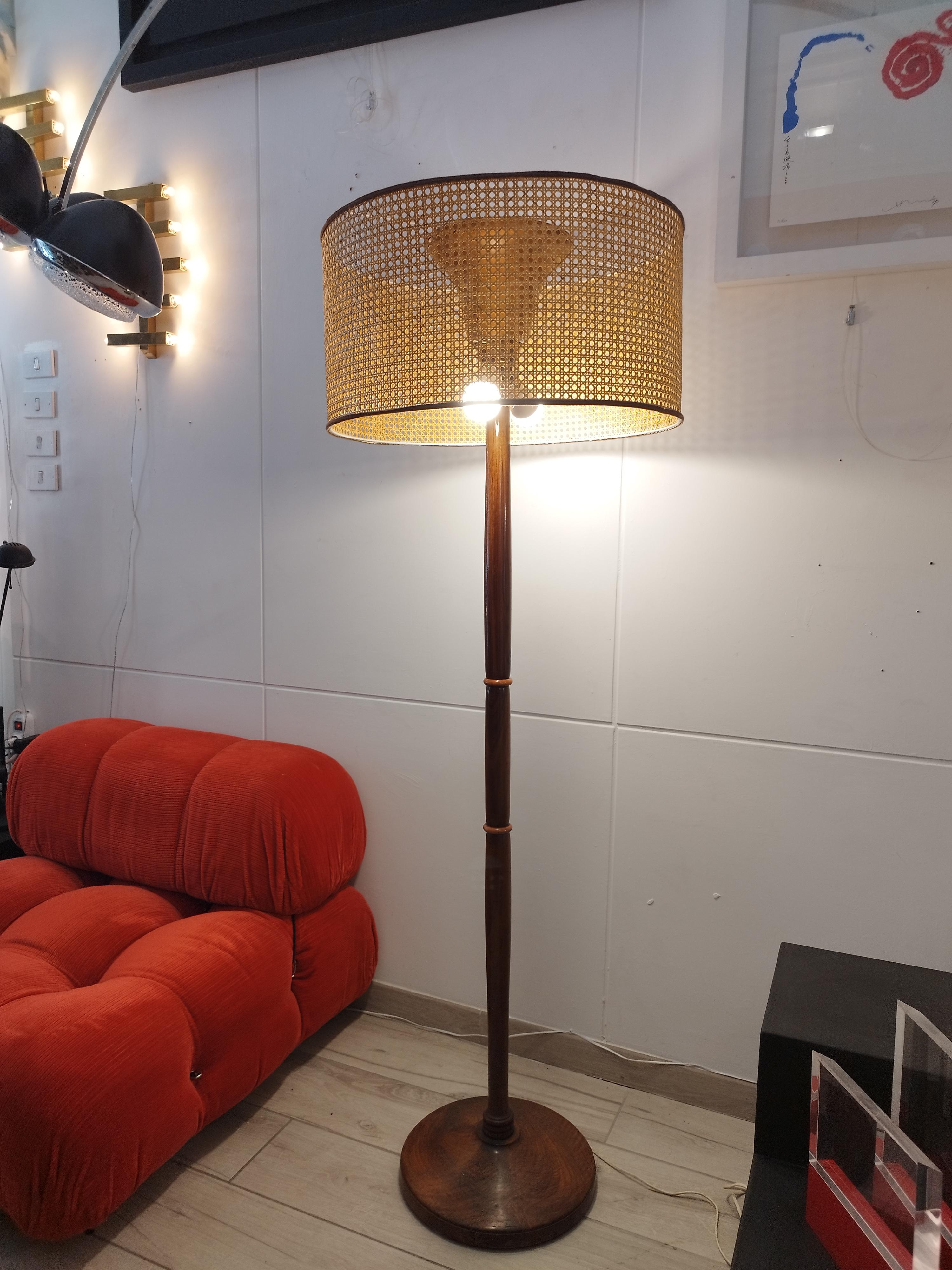 Wood Floor Lamp with Vienna Straw Lampshade, Italy 1950s In Good Condition For Sale In Naples, IT