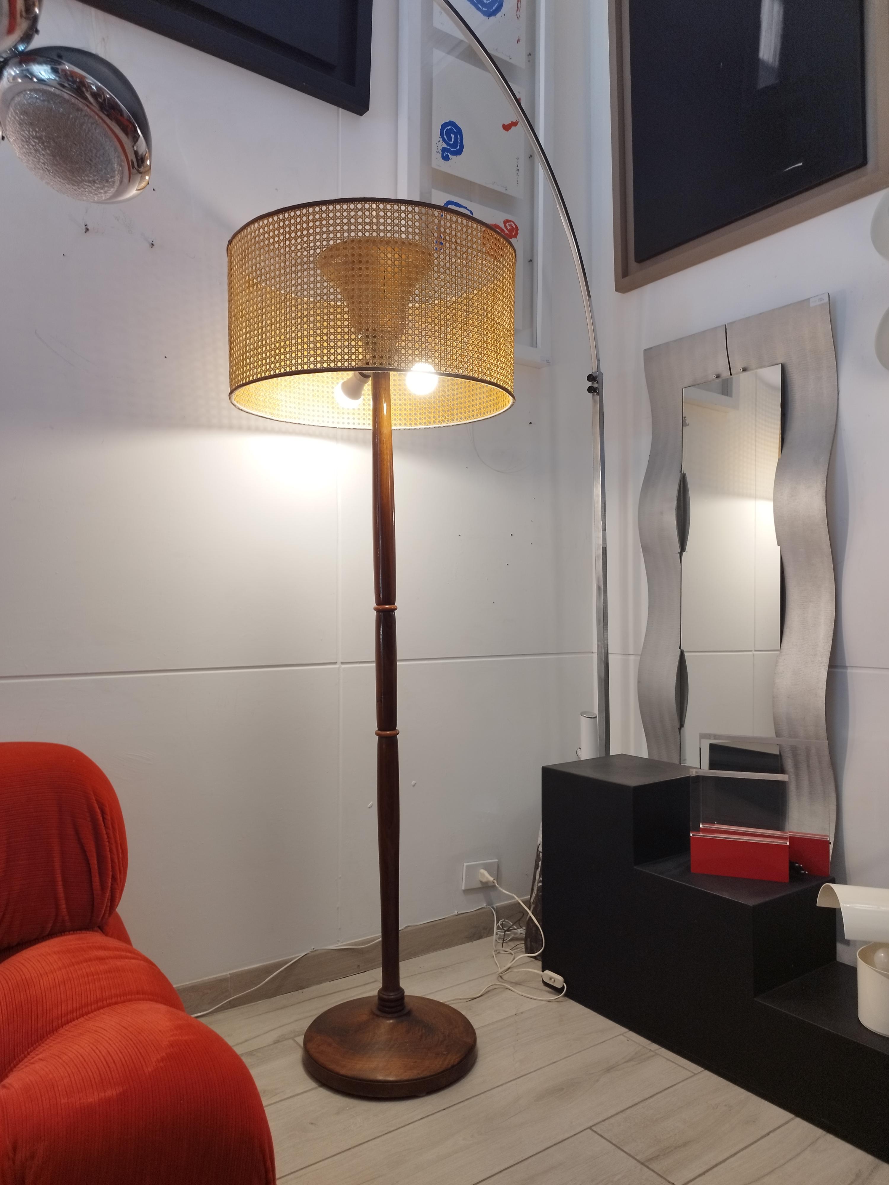 Mid-20th Century Wood Floor Lamp with Vienna Straw Lampshade, Italy 1950s For Sale