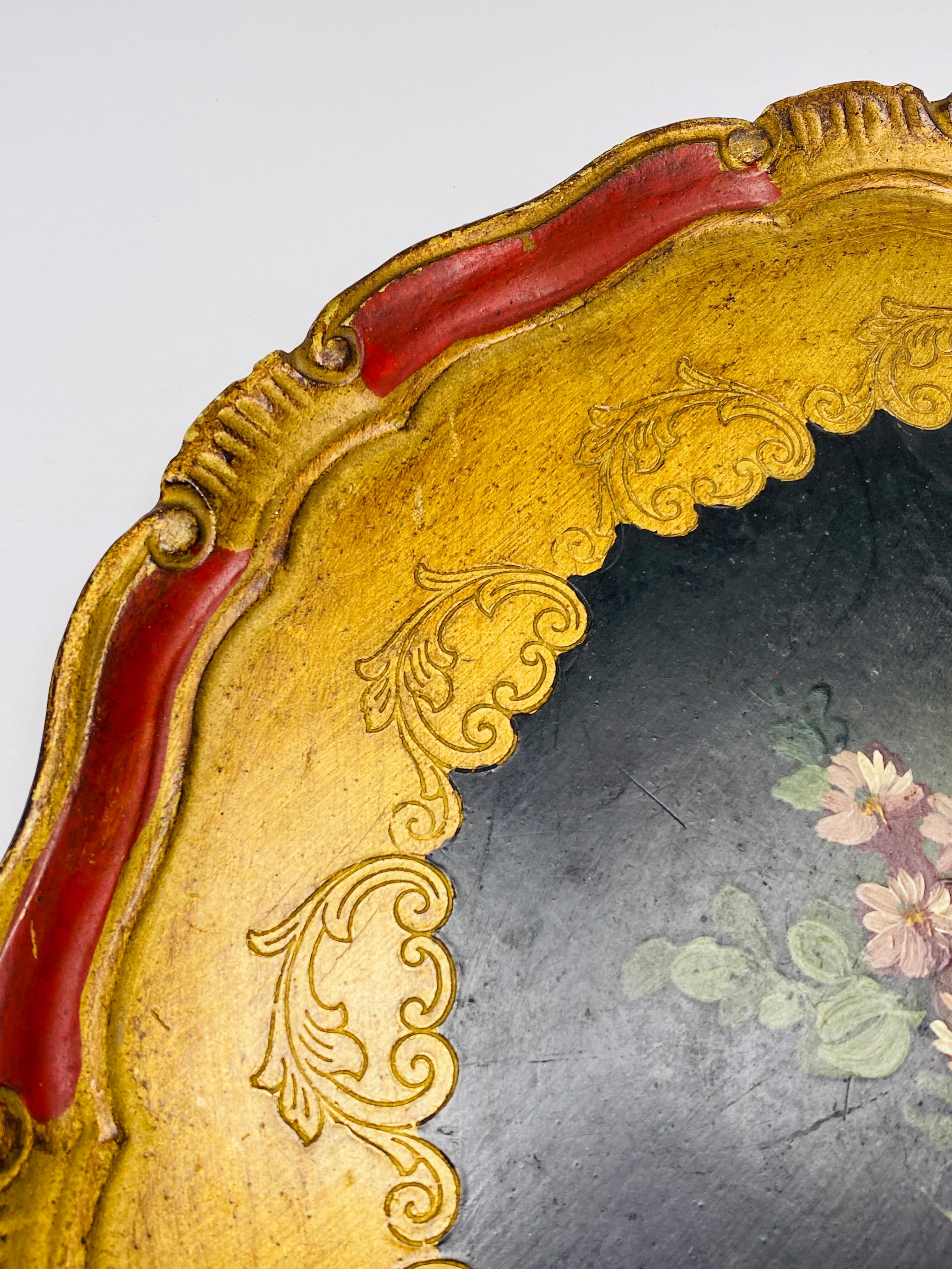 Wood Florentine Platter, Hand Painted with Floral Decor Patterns, Italy 1960 In Good Condition For Sale In Auribeau sur Siagne, FR