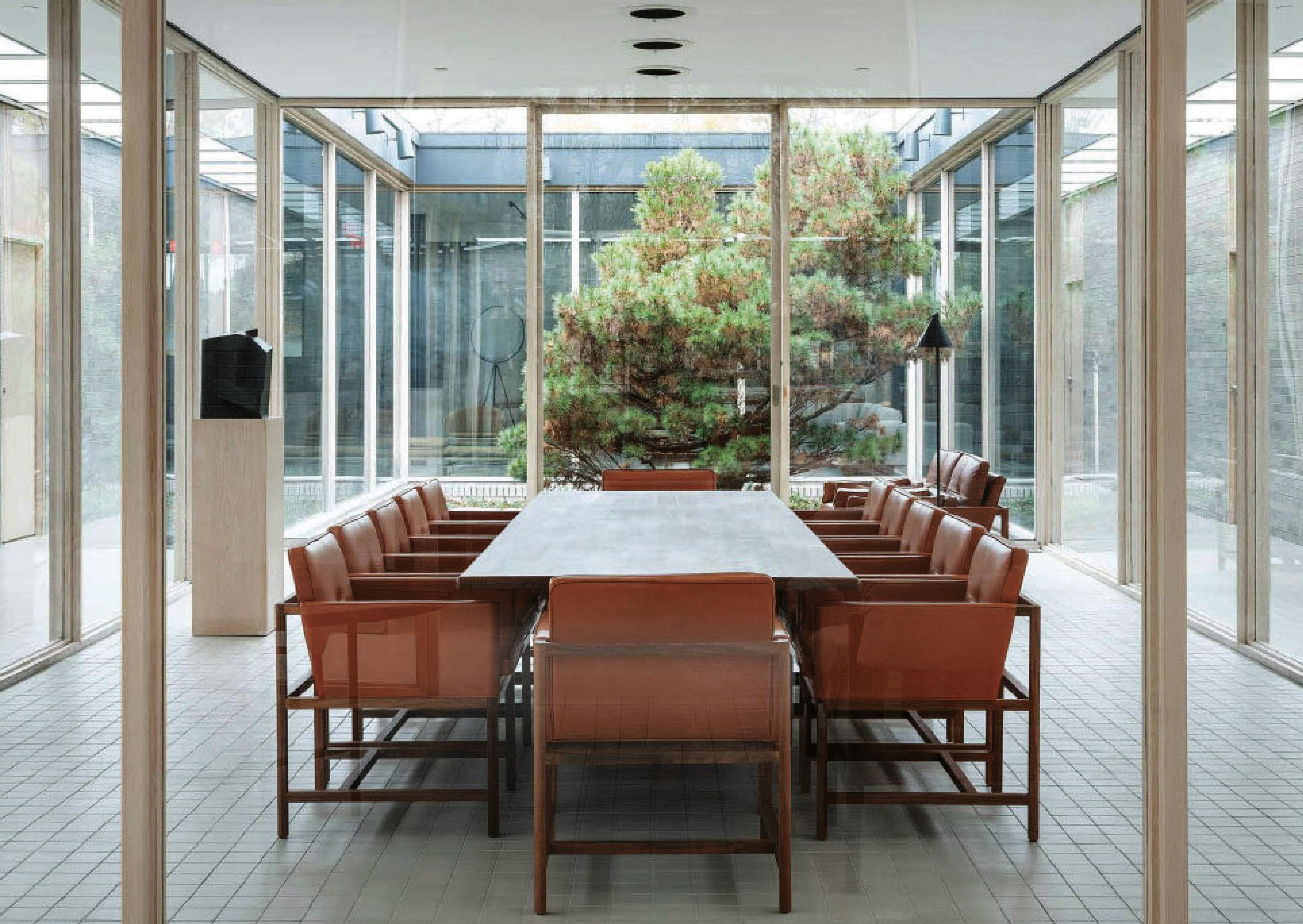 Sessel mit Holzrahmen aus massivem Nussbaumholz und Leder, entworfen von Craig Bassam im Angebot 6