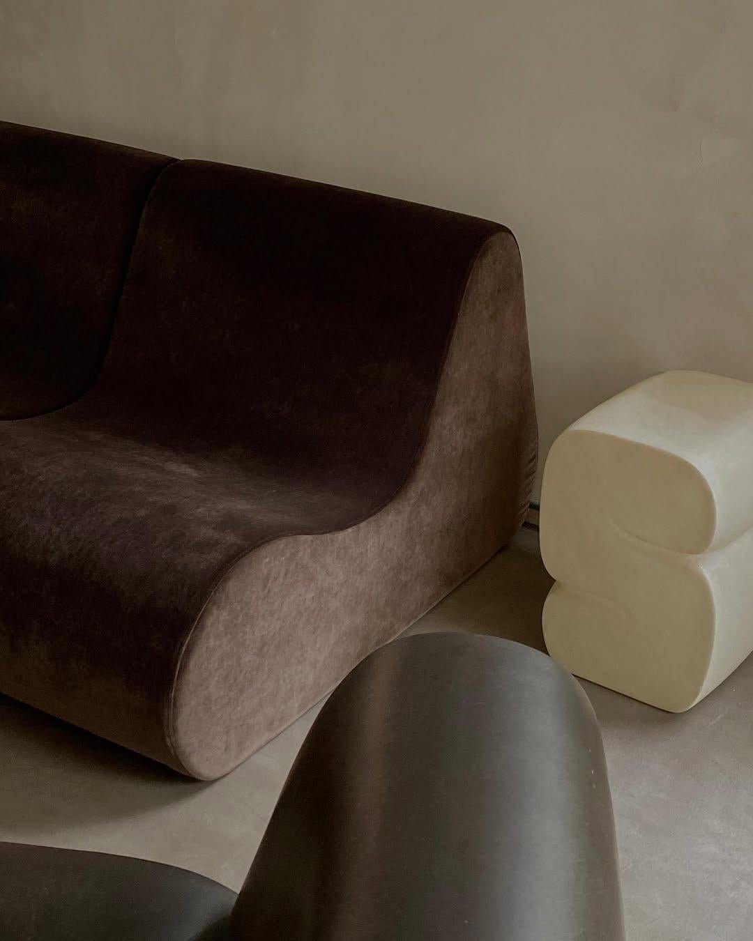 Modulares sofa mit holzrahmen und organischem stoff dunkelbraun by kar im Angebot 3