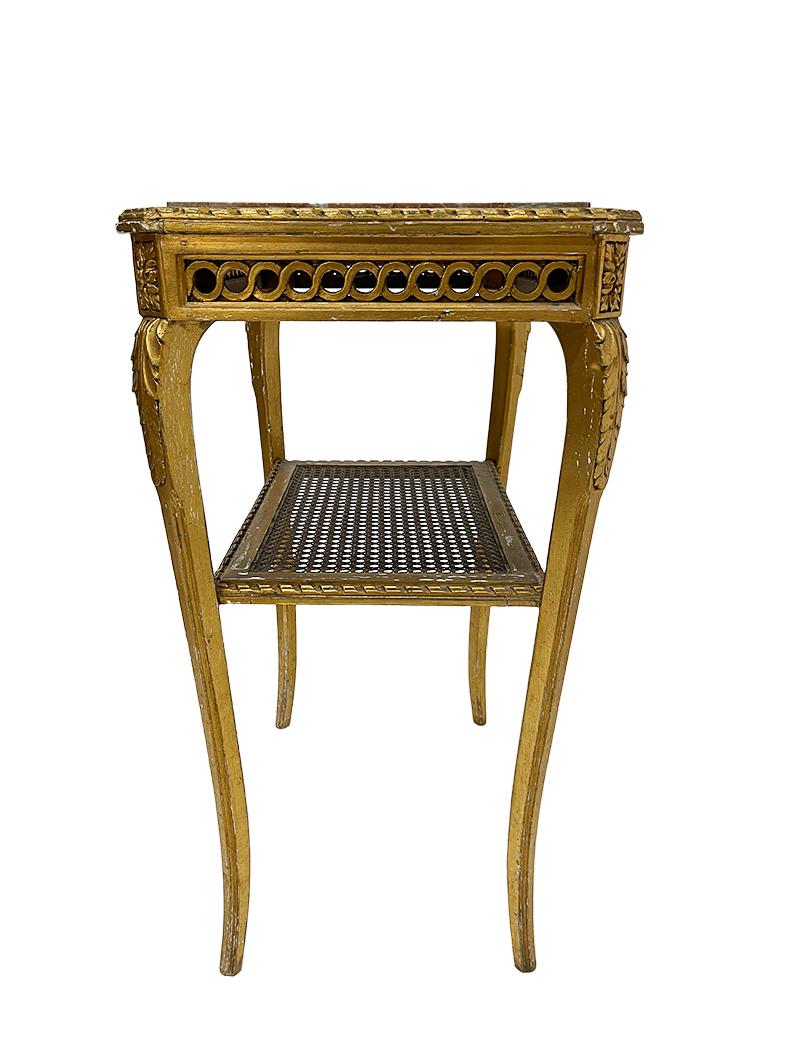 20ième siècle Table d'appoint rectangulaire dorée avec plateau en marbre en vente