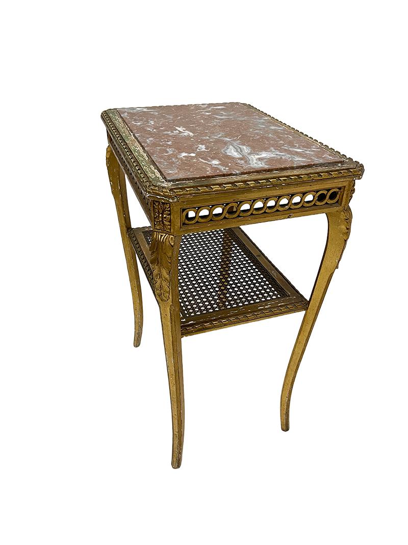 Bois Table d'appoint rectangulaire dorée avec plateau en marbre en vente