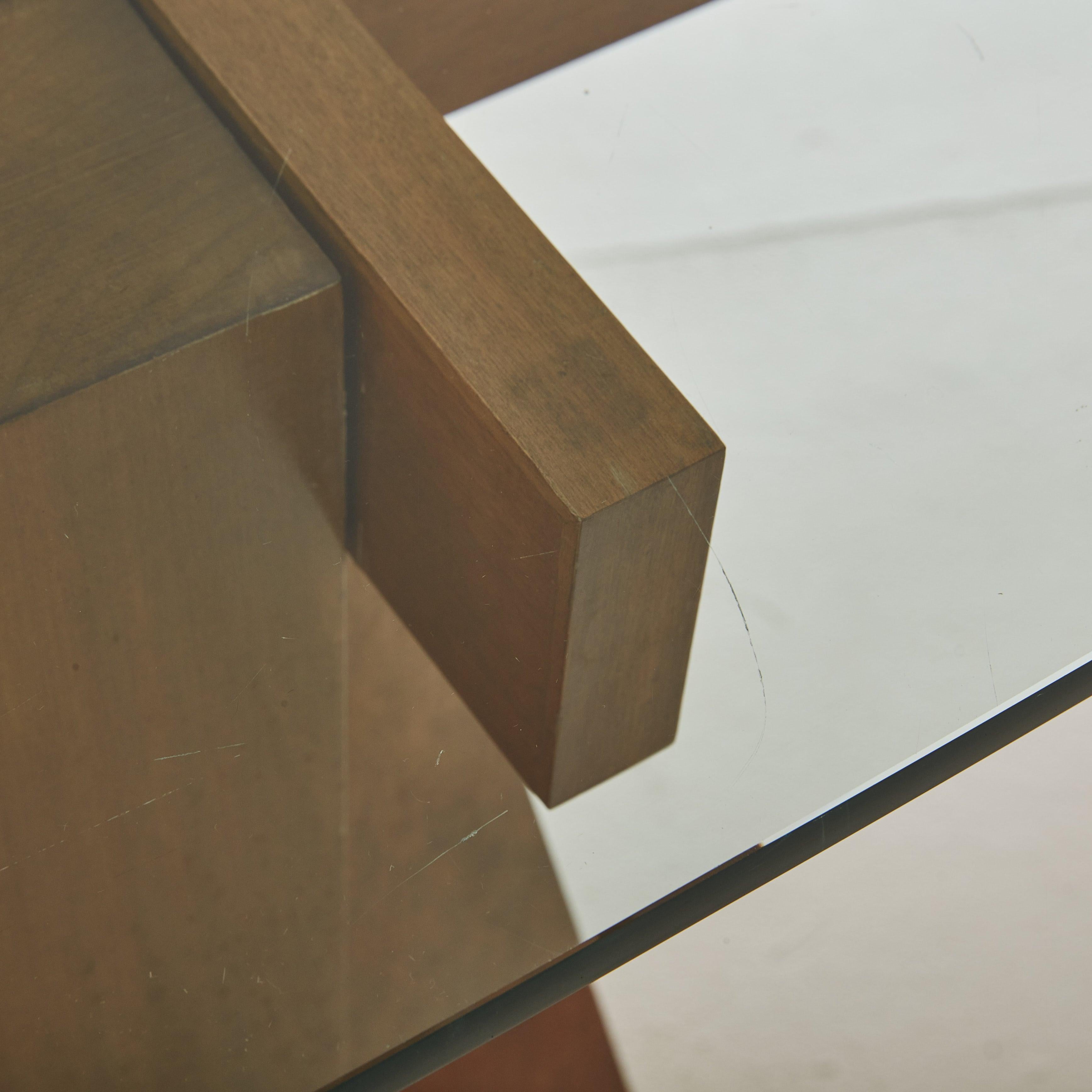 italien Table de salle à manger en bois et verre à motif de grille, Italie, années 1960 en vente