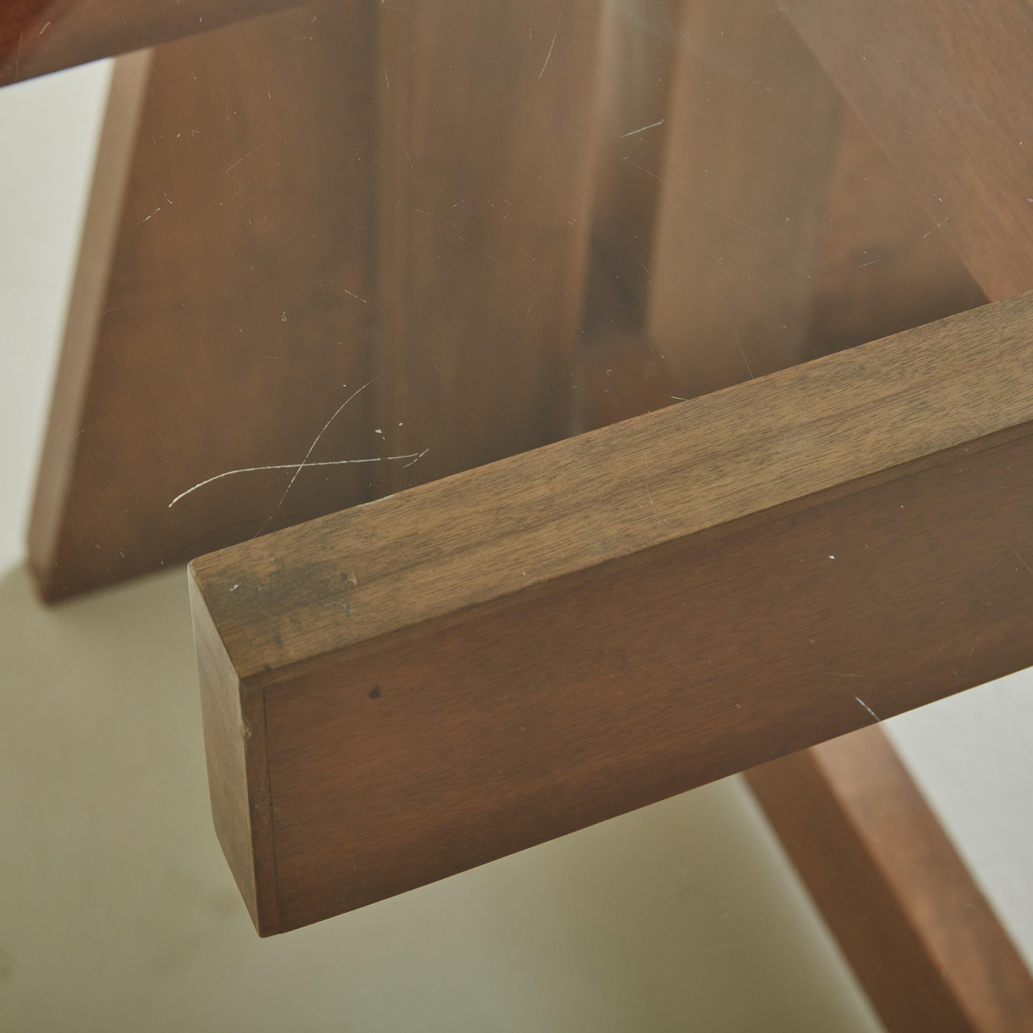 Milieu du XXe siècle Table de salle à manger en bois et verre à motif de grille, Italie, années 1960 en vente