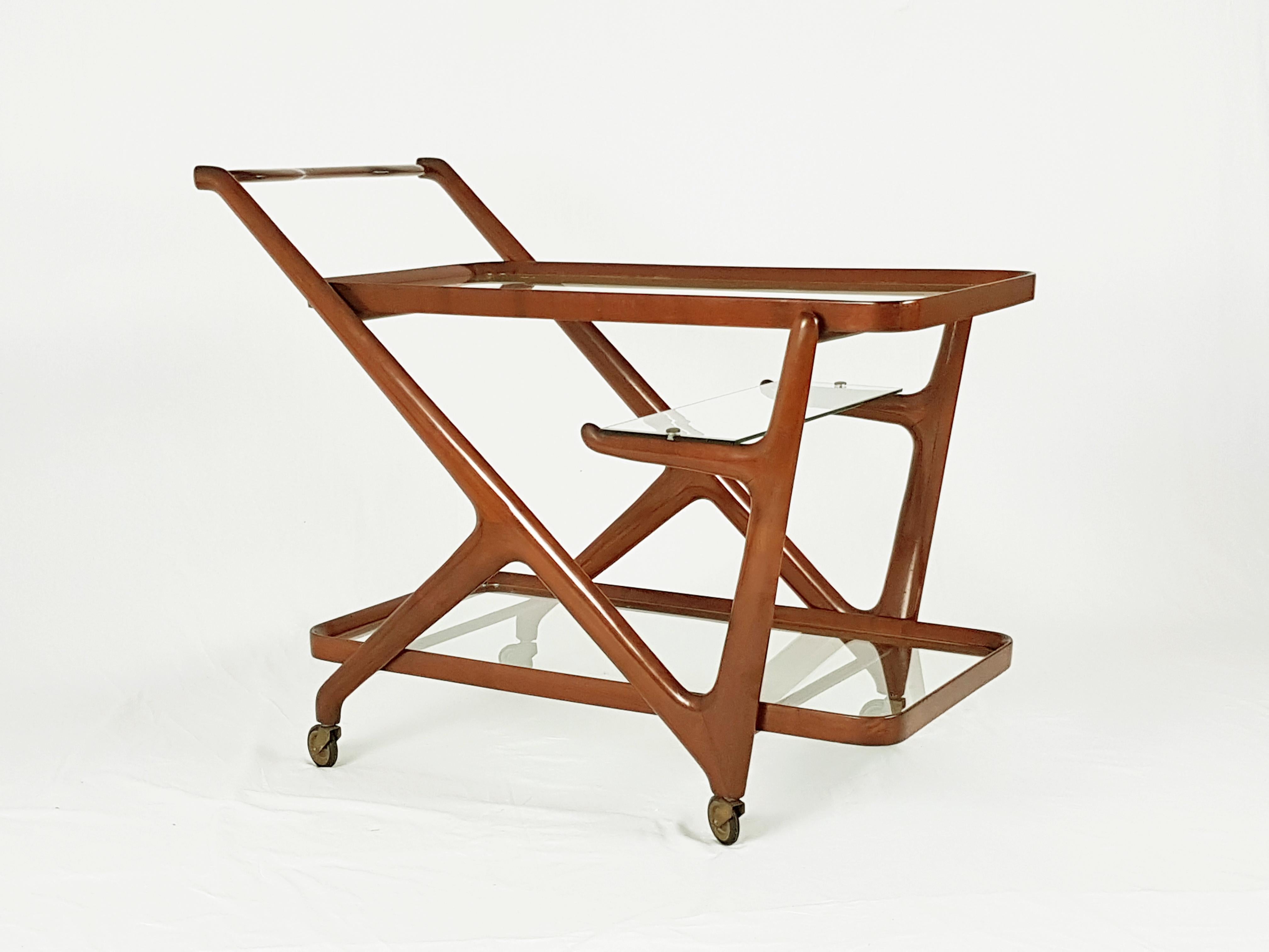 Wood & glass Mid-century modern trolley by Cesare Lacca for Cassina For Sale 3