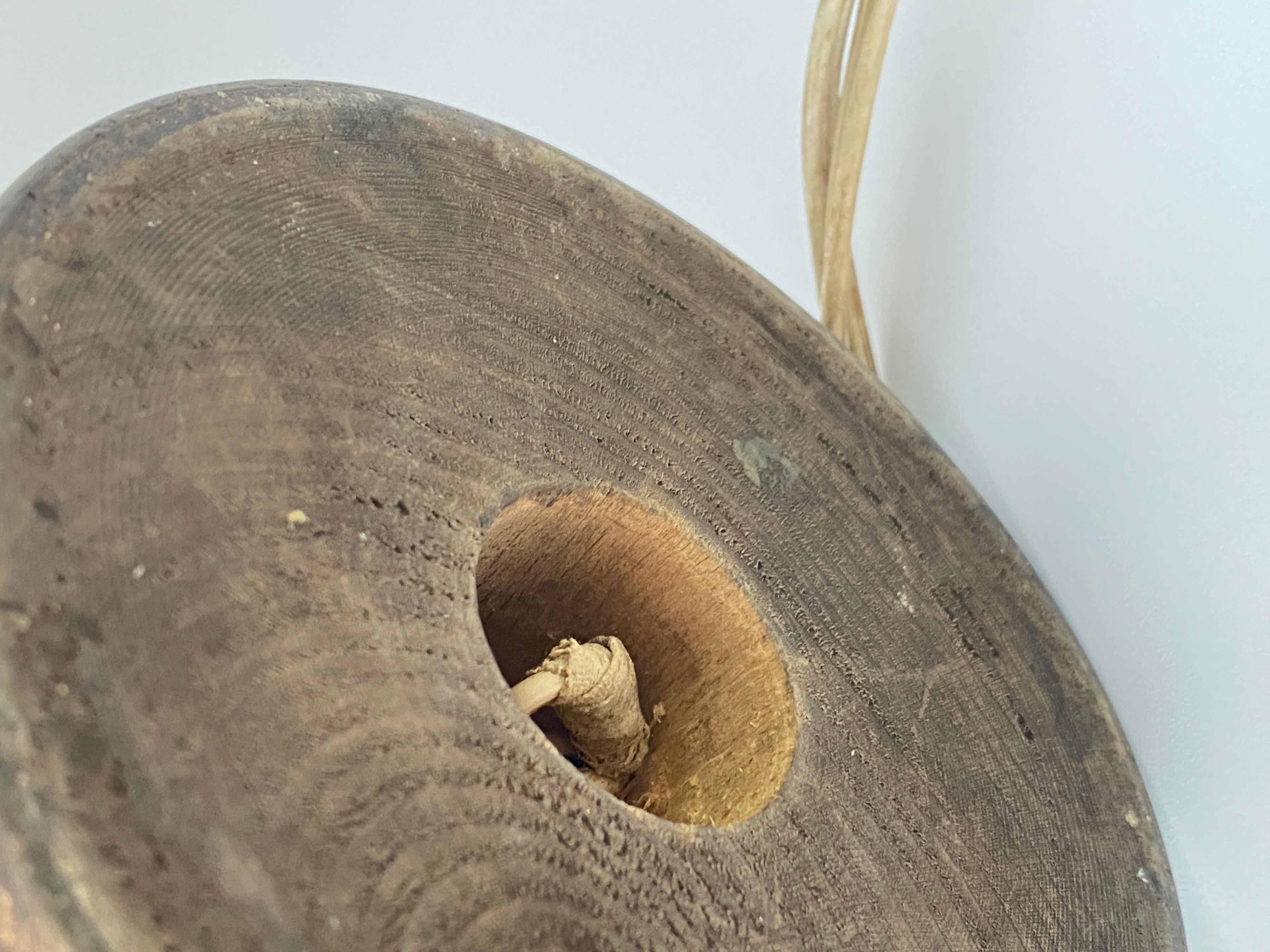 Handgeschnitzte Holz-Tischlampe, Art Deco, Frankreich, um 1940 im Zustand „Gut“ im Angebot in Auribeau sur Siagne, FR