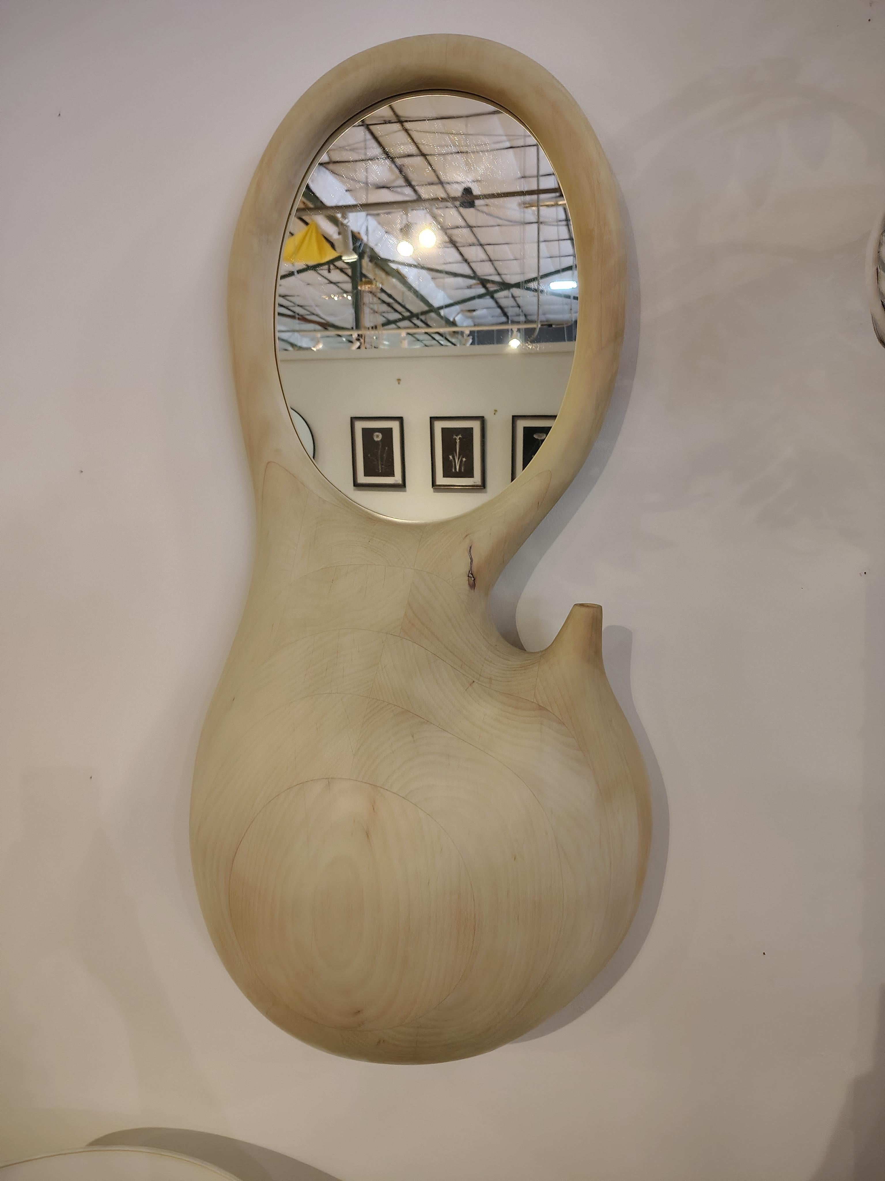 Espejo de pared de madera tallado a mano por Casey Johnson Studio *Único*. Estadounidense en venta