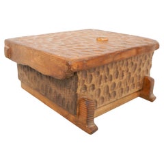 Caja de madera tallada a mano según Alexandre Noll