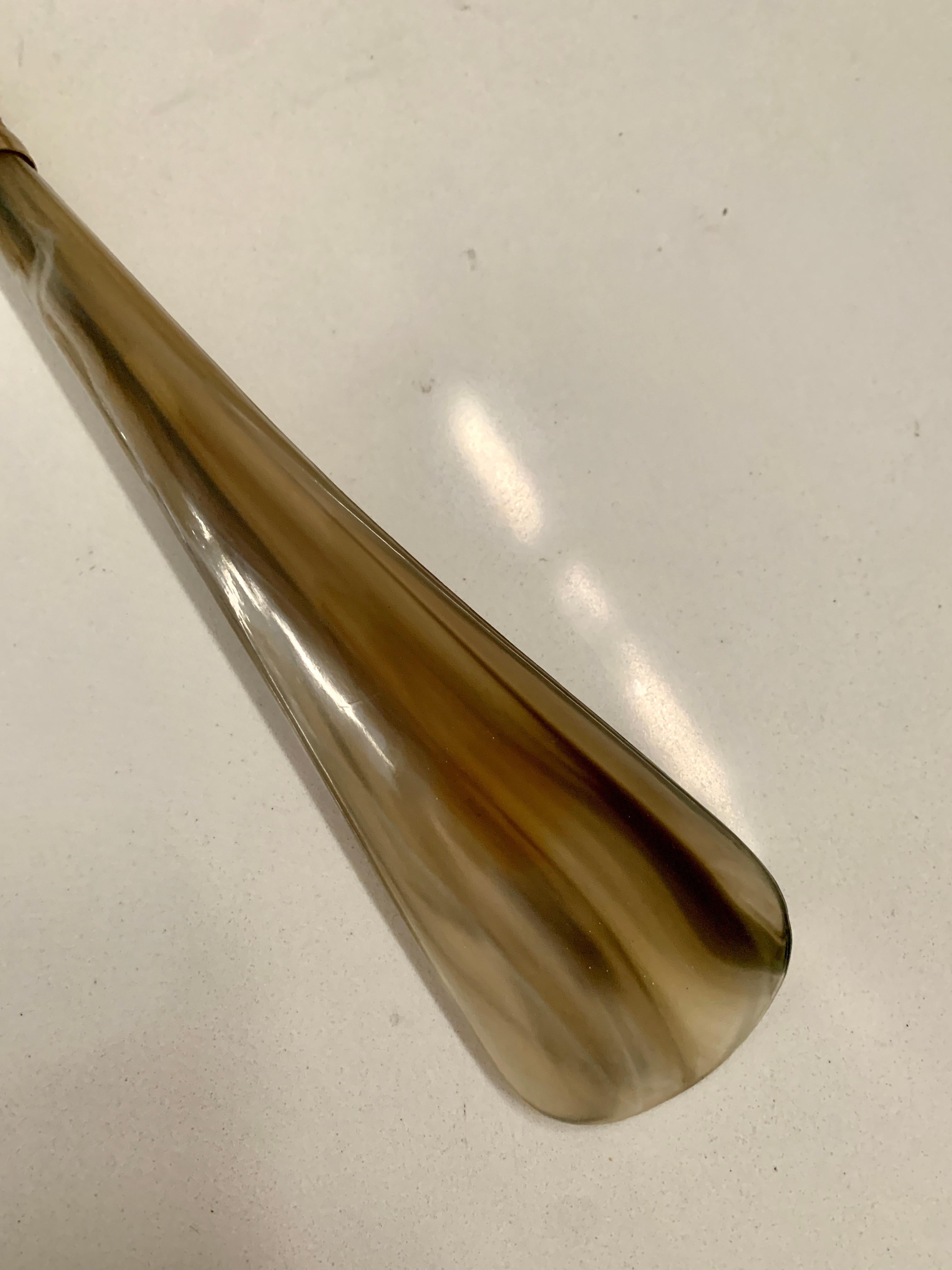 Wood Handle Shoe Horn with Dog Head Handle In Good Condition In Los Angeles, CA