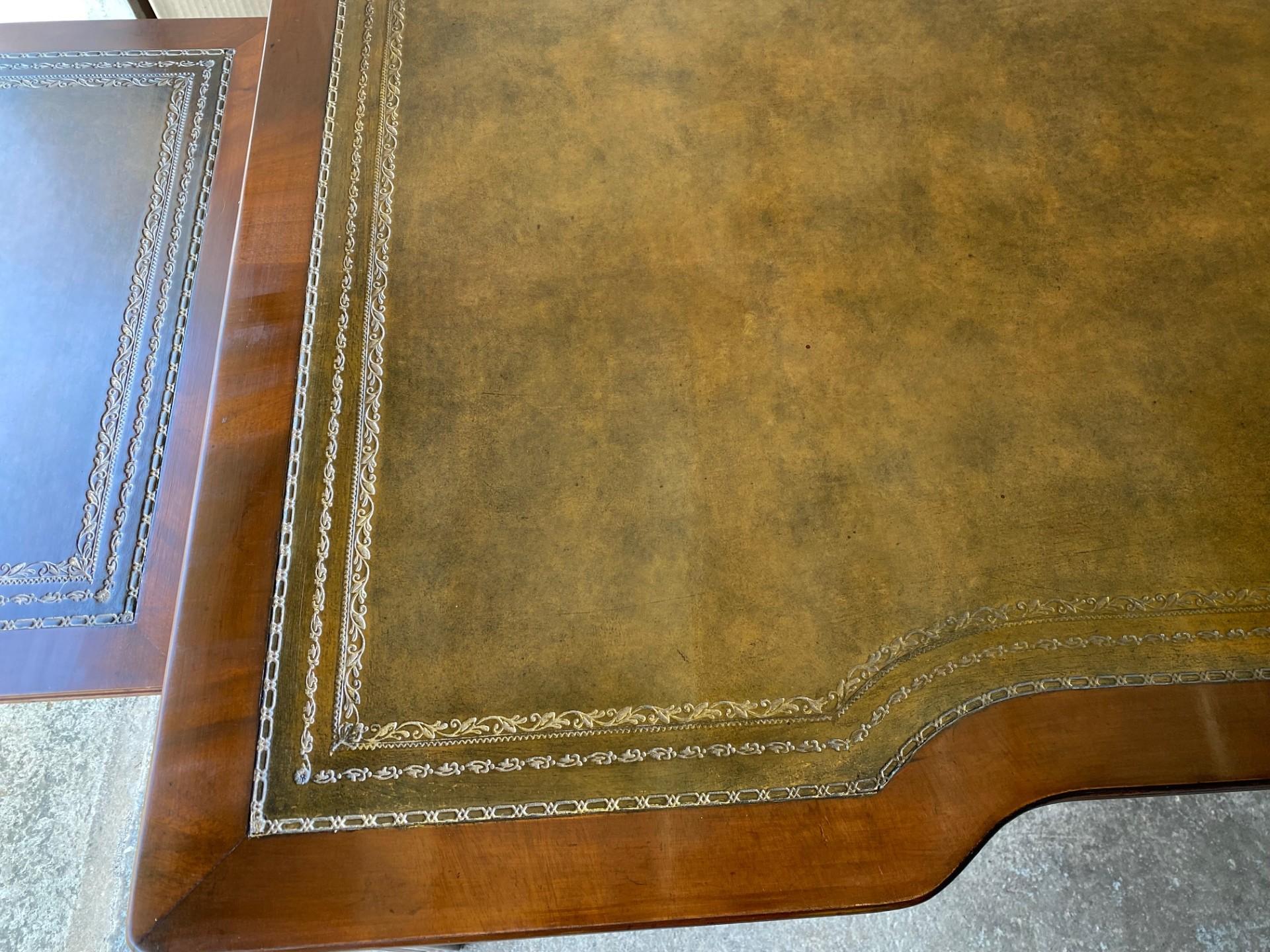 Table à écrire anglaise en bois et acajou de style Chippendale fabriquée par Hogan en vente 1