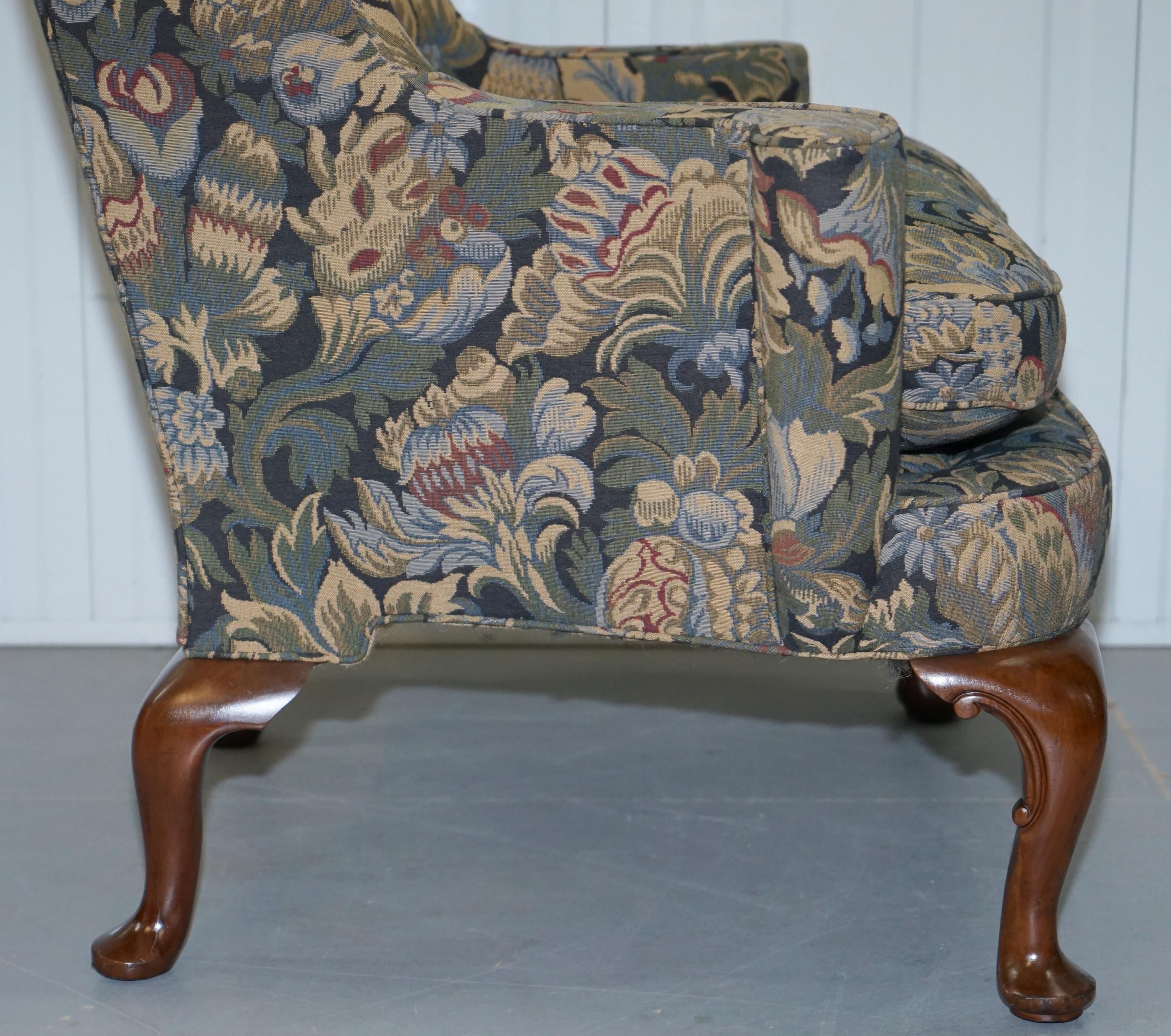 Wood & Hogan Nueva York Blenheim Sillón Wingback Nogal William Morris en venta 5