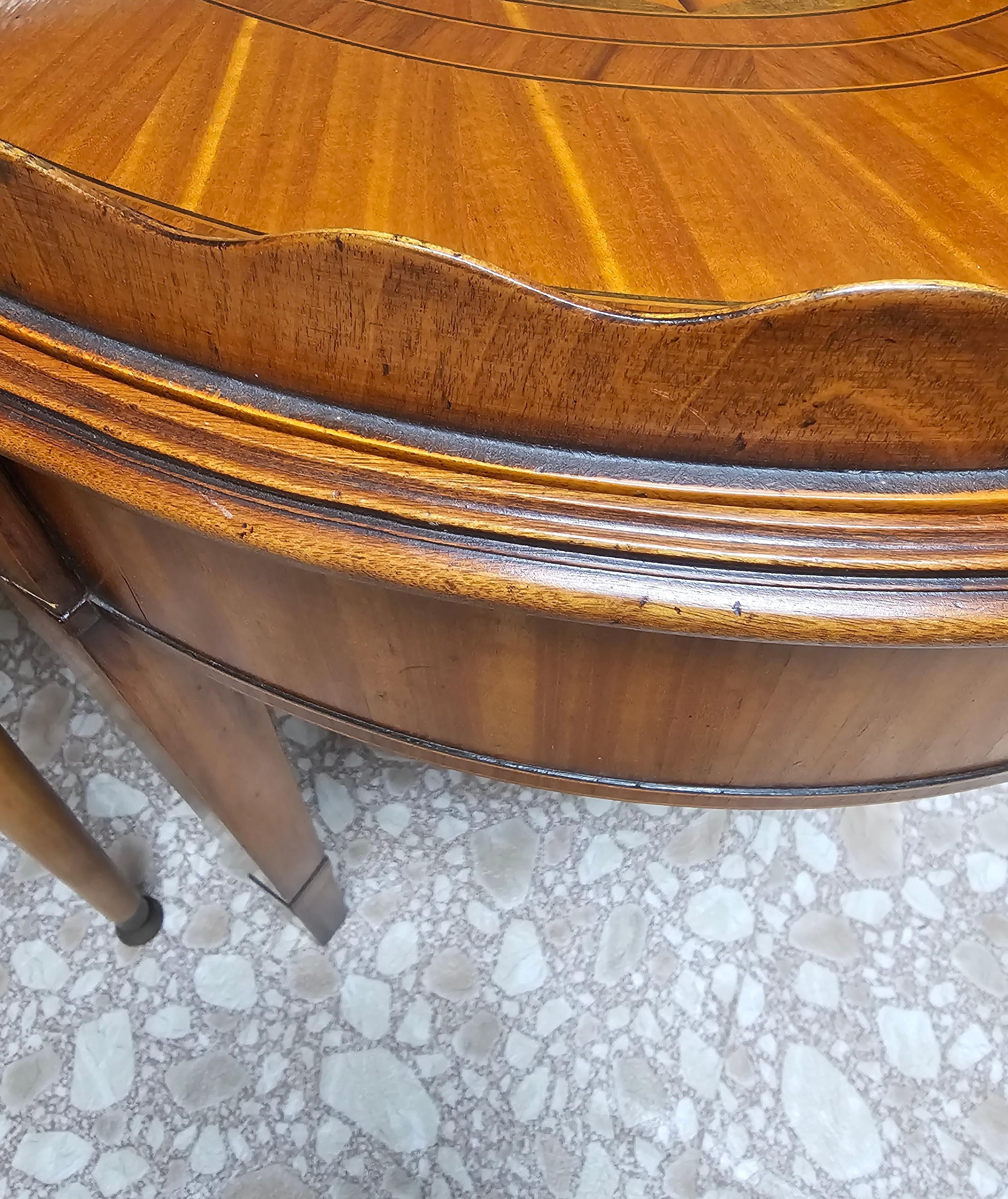 Table à plateau Norfolk incrustée de bois exotiques mélangés de style Hogan Sheraton en vente 4