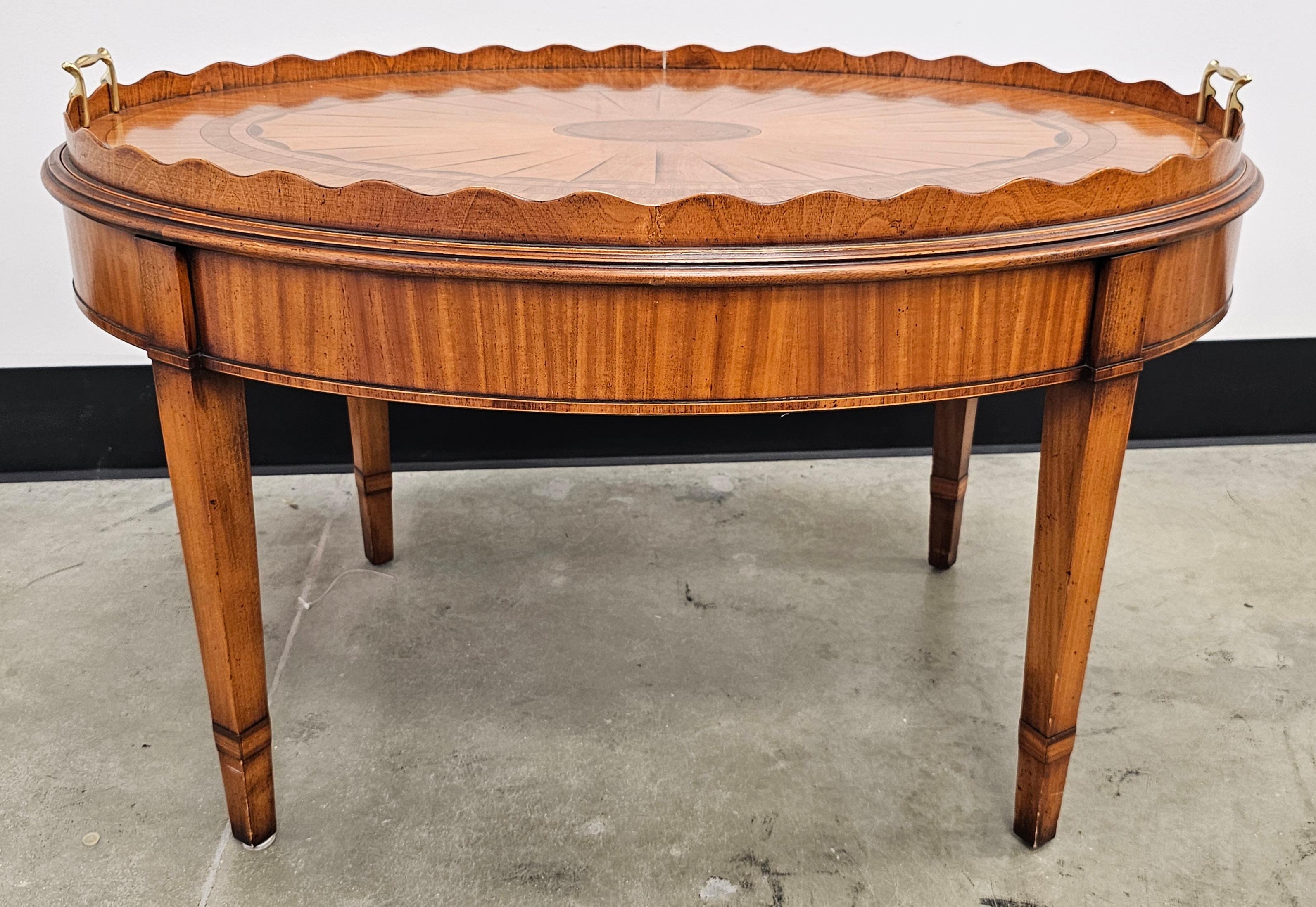Cette table à plateau 