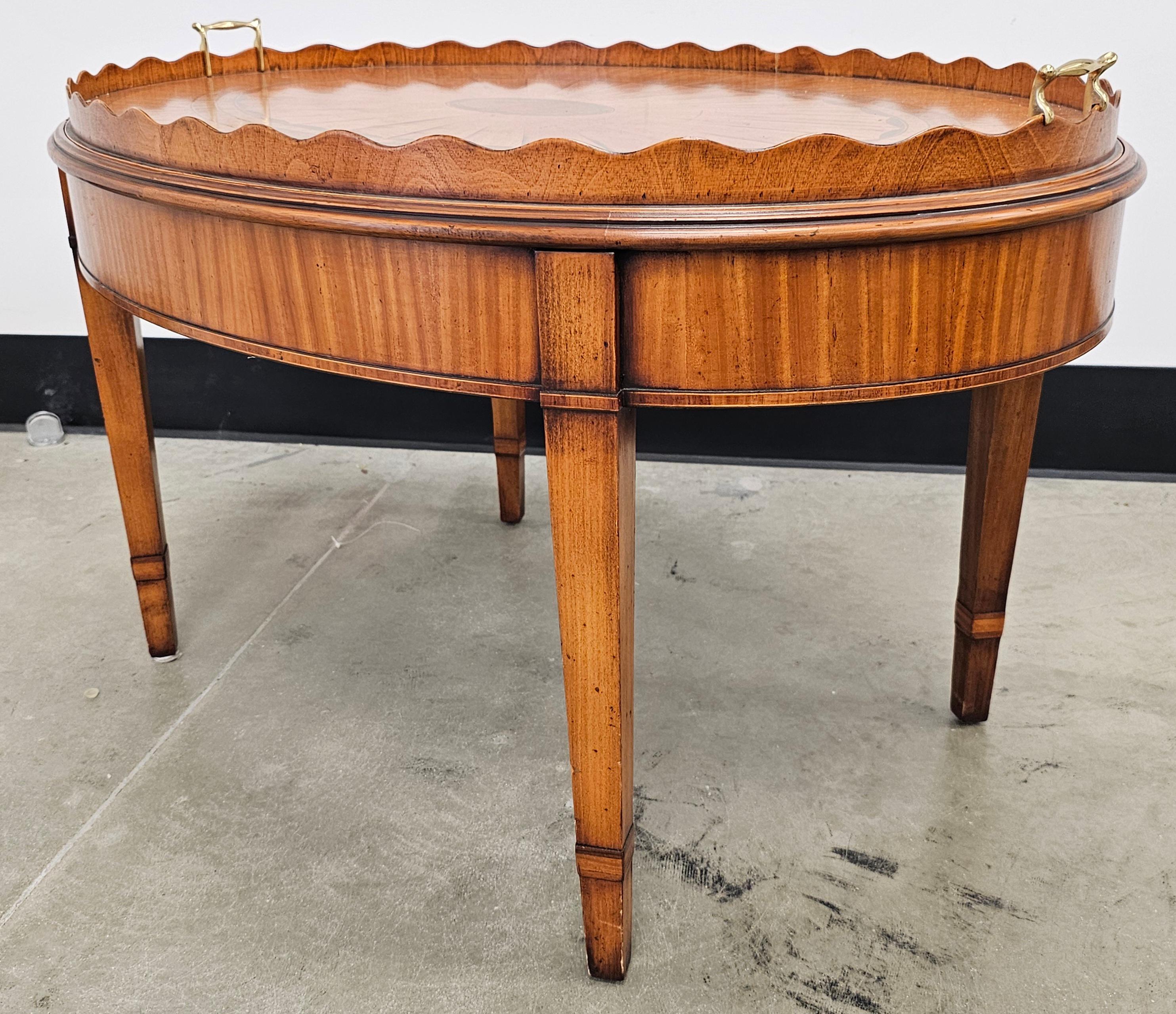Fait main Table à plateau Norfolk incrustée de bois exotiques mélangés de style Hogan Sheraton en vente