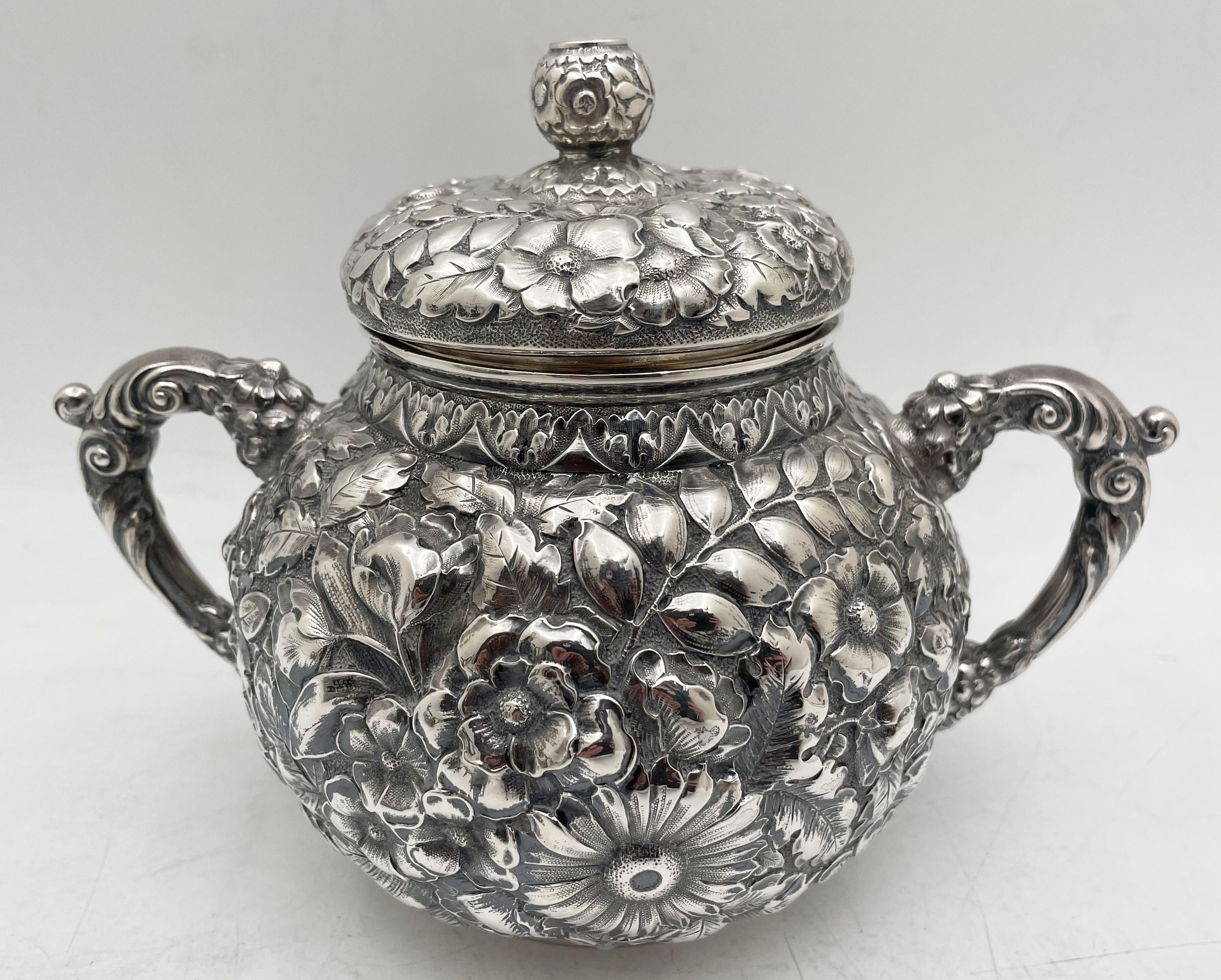 Service à thé de 6 pièces en argent sterling repoussé du 19ème siècle avec plateau Wood & Hughes en vente 1