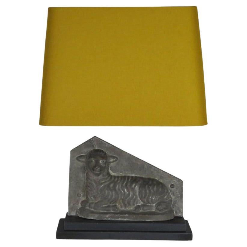 Lampe de table "Lamb" en bois et fer, Belgique en vente