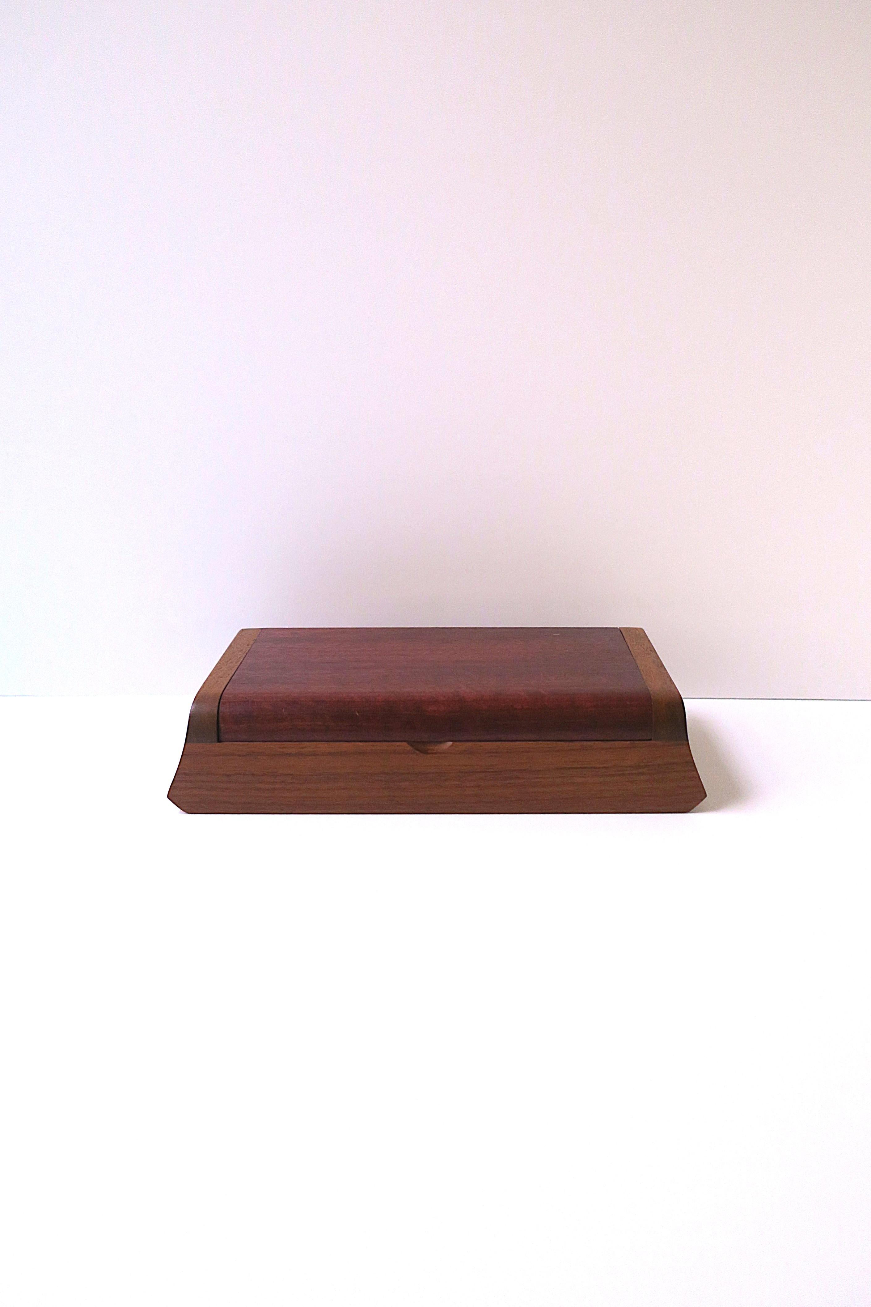 Postmoderne Boîte à bijoux en Wood en vente