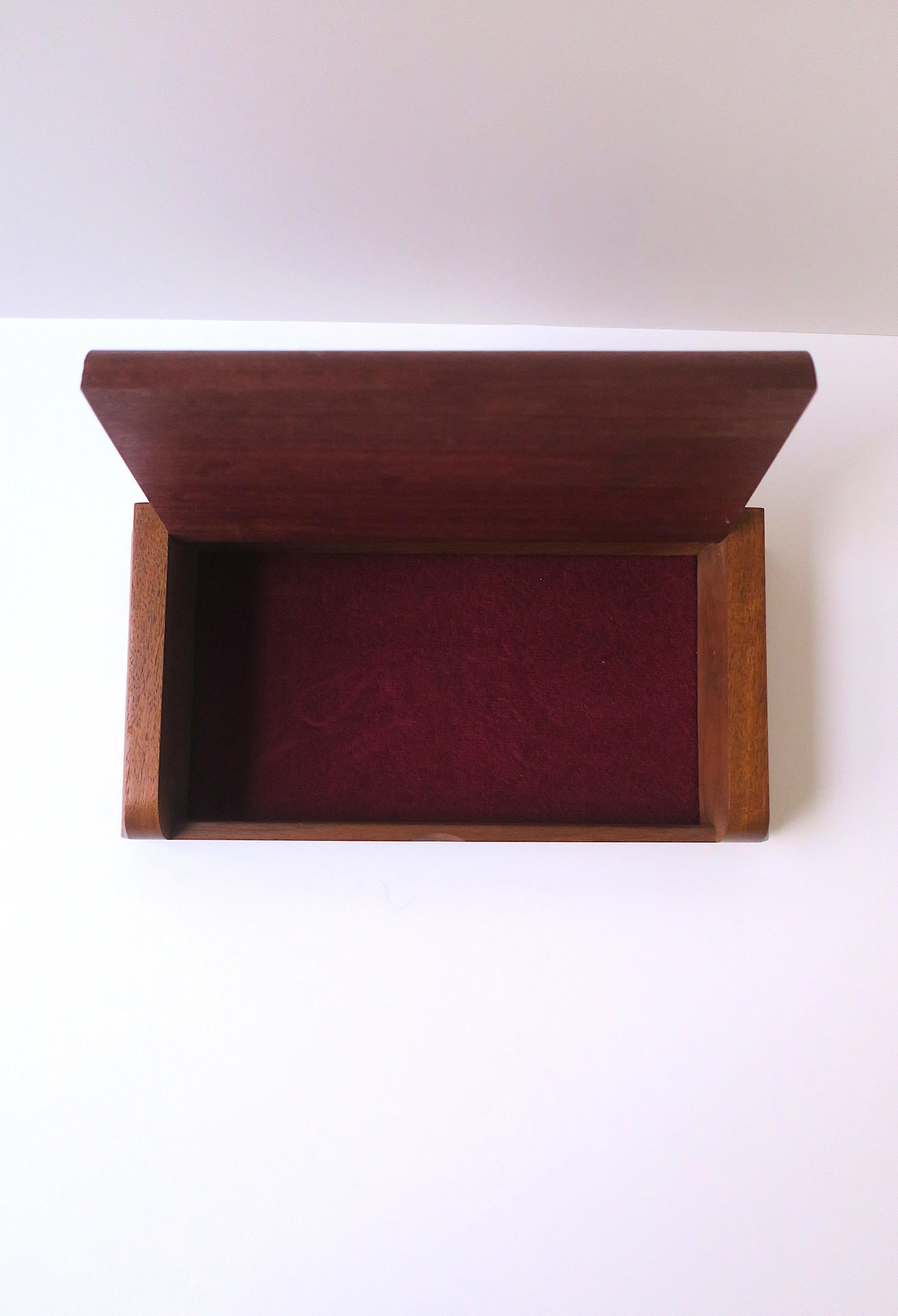 Velours Boîte à bijoux en Wood en vente