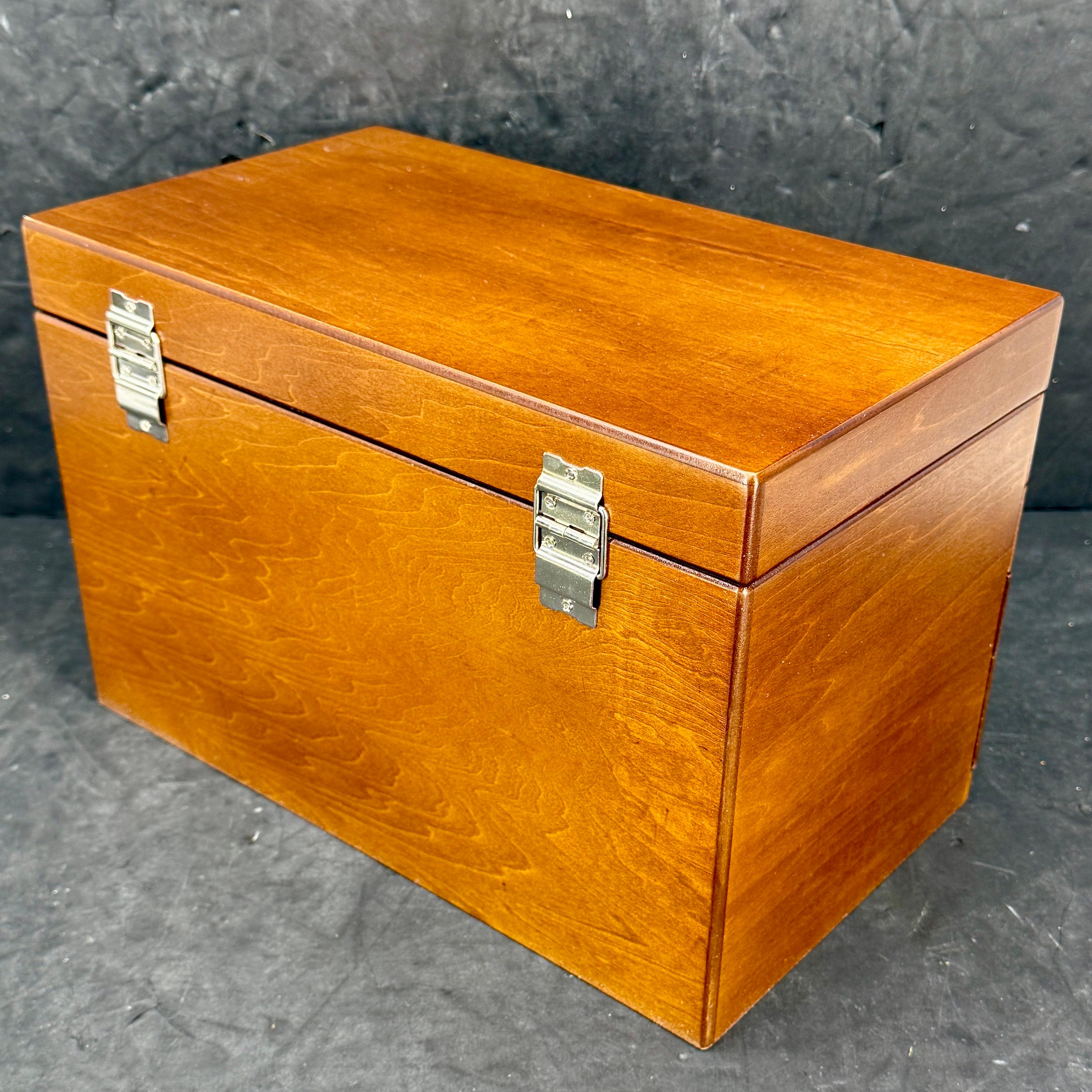 Boîte à bijoux en bois avec tiroirs Intérieur en daim en vente 7